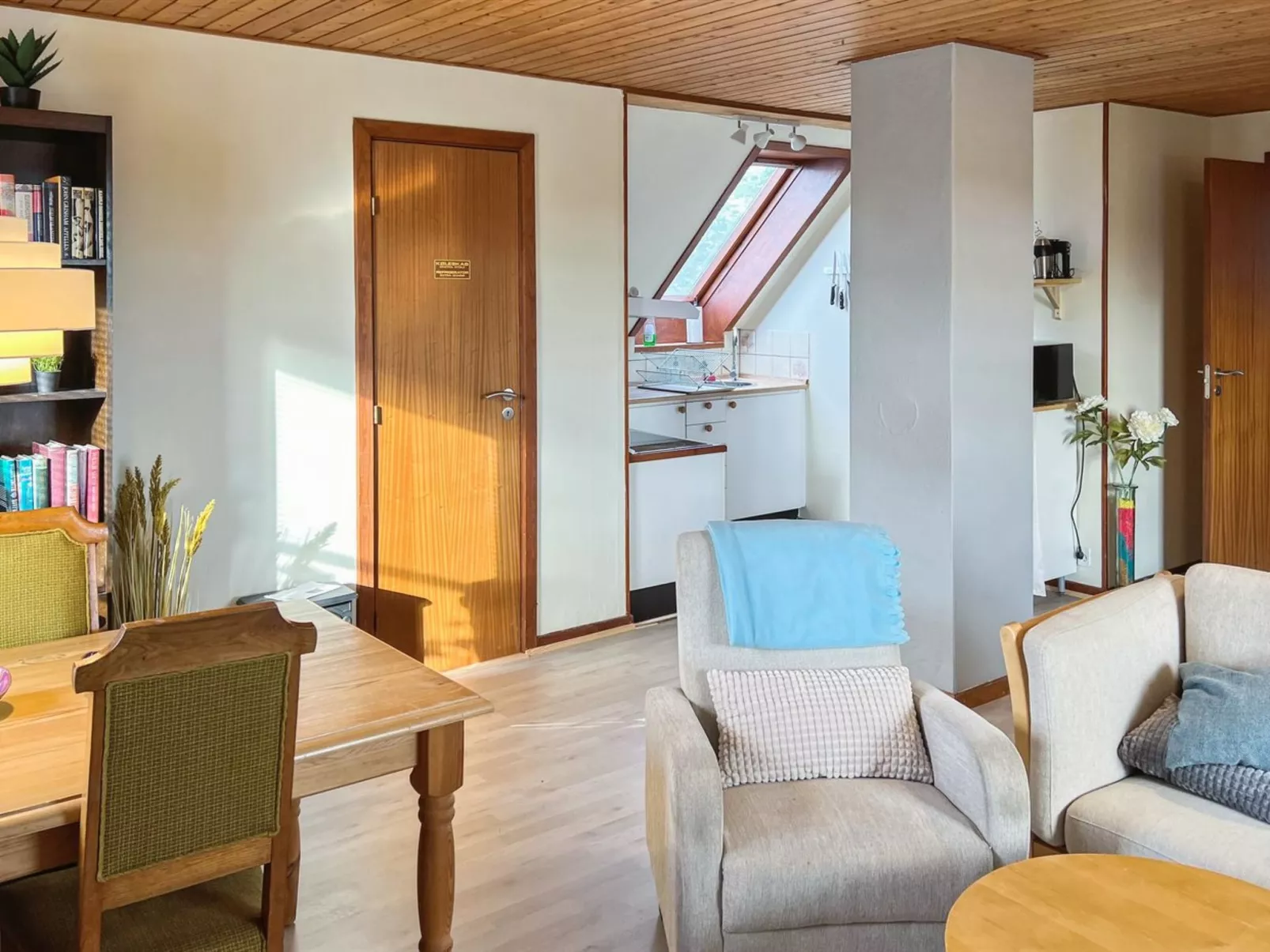 "Thera" - 5km from the sea-Binnen