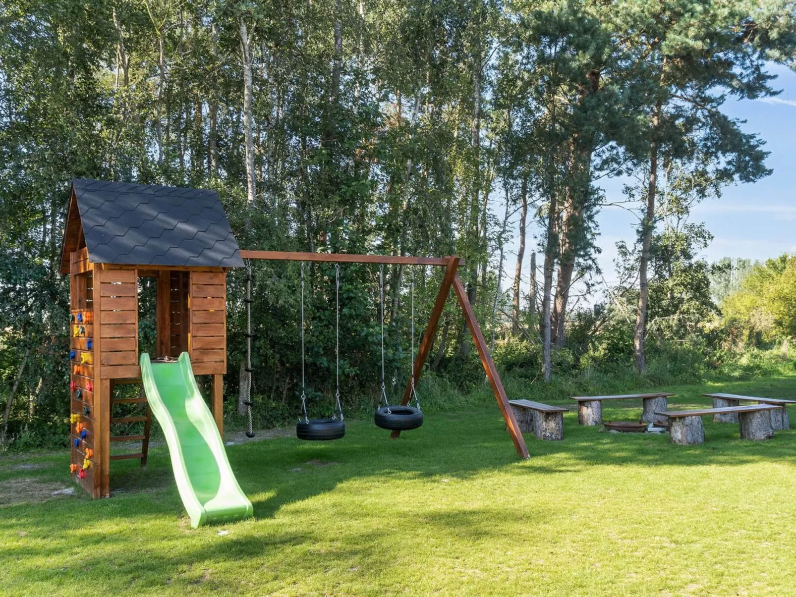 "Bjarka" - 700m from the sea-Buiten