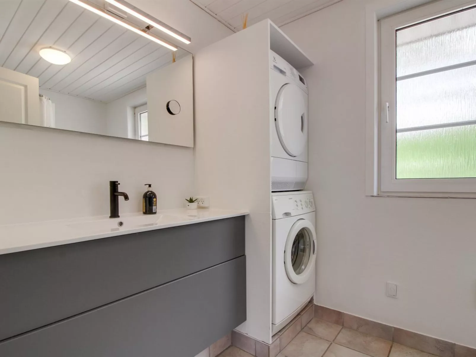 "Joona" - 12km from the sea-Binnen