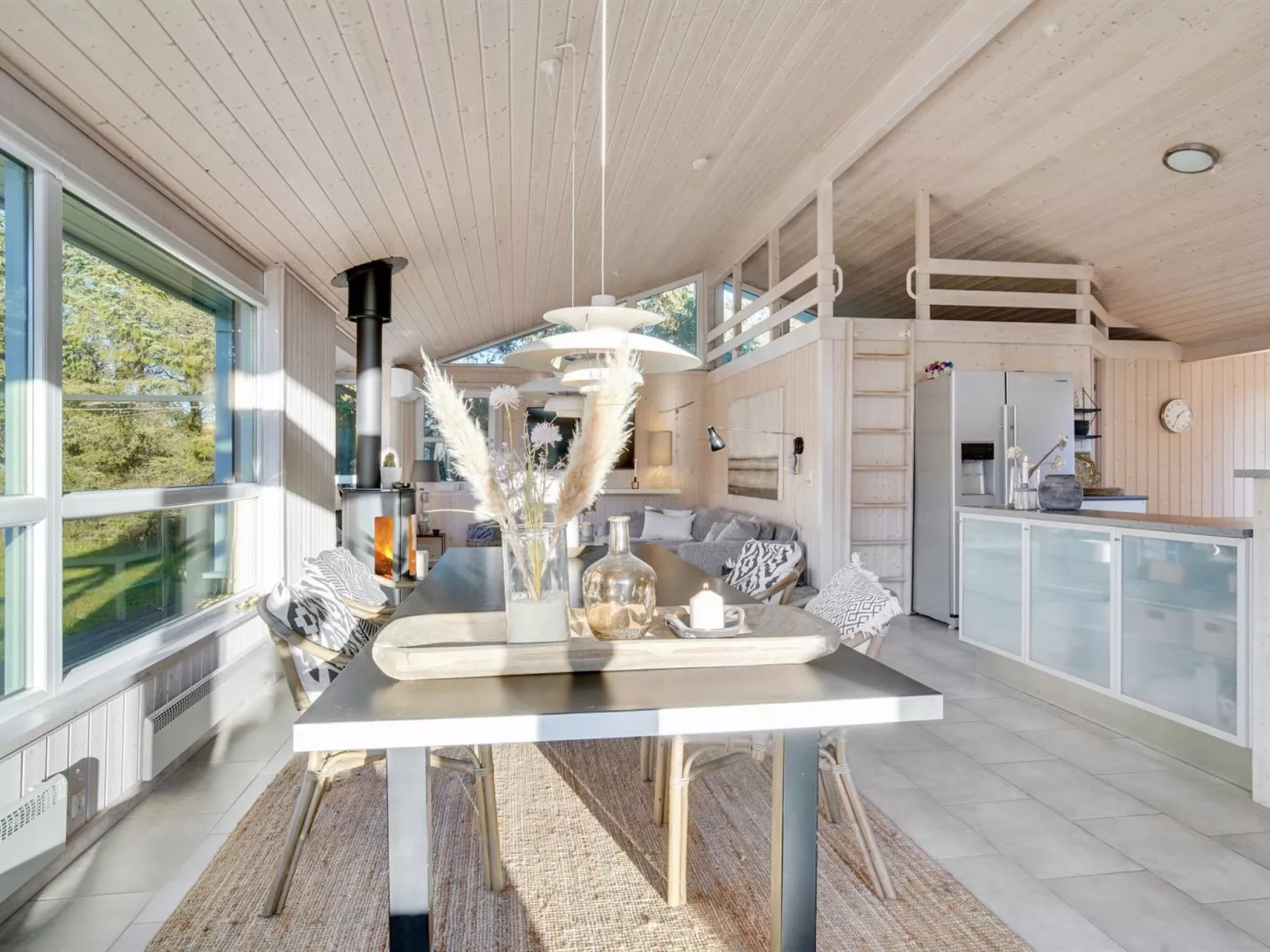 "Gun" - 450m from the sea-Binnen