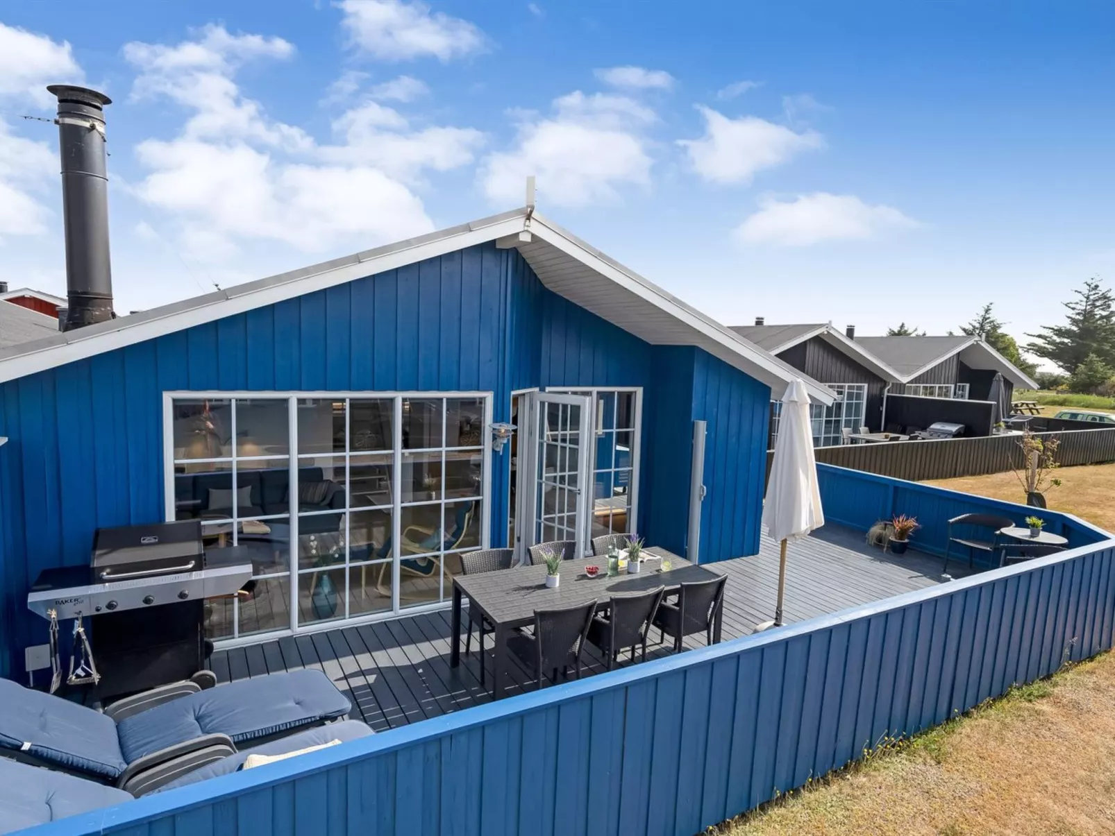 "Albertina" - 300m to the fjord-Buiten