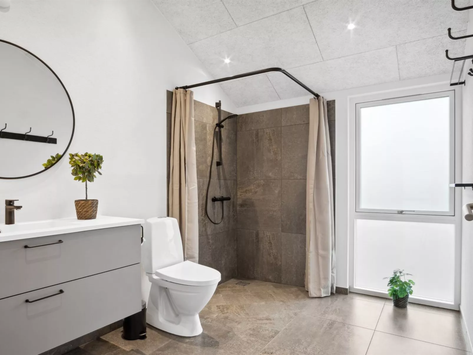 "Clare" - 100m from the sea-Binnen