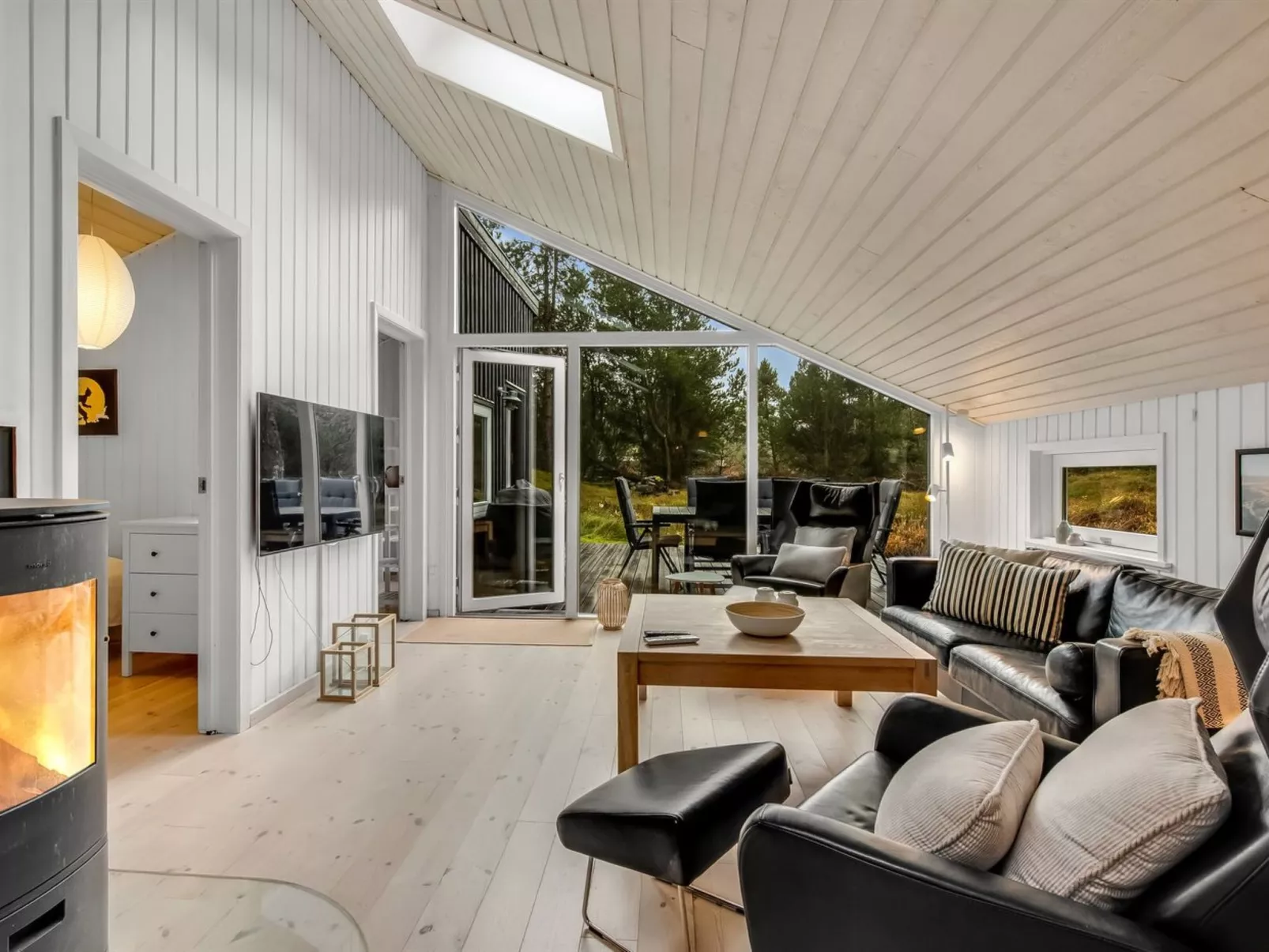 "Emila" - 2.2km from the sea-Binnen