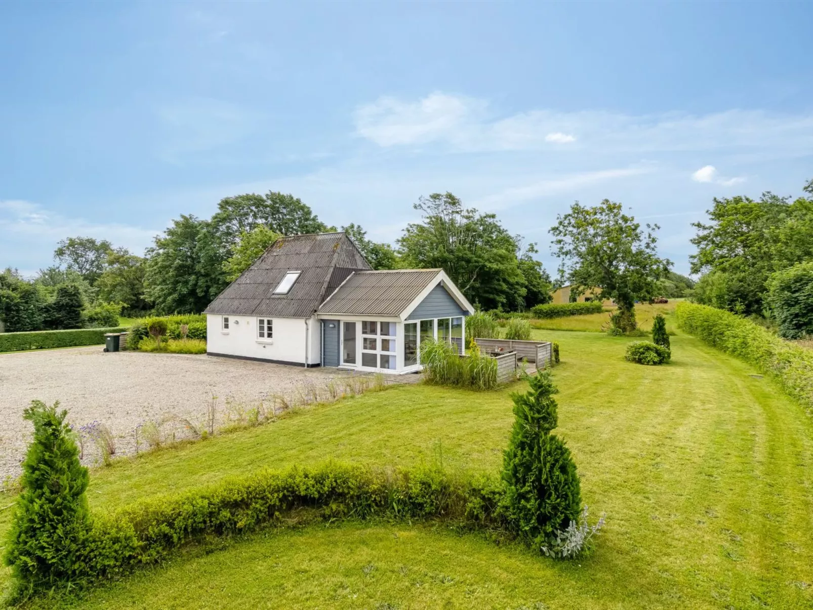 "Thrine" - 24km from the sea-Buiten