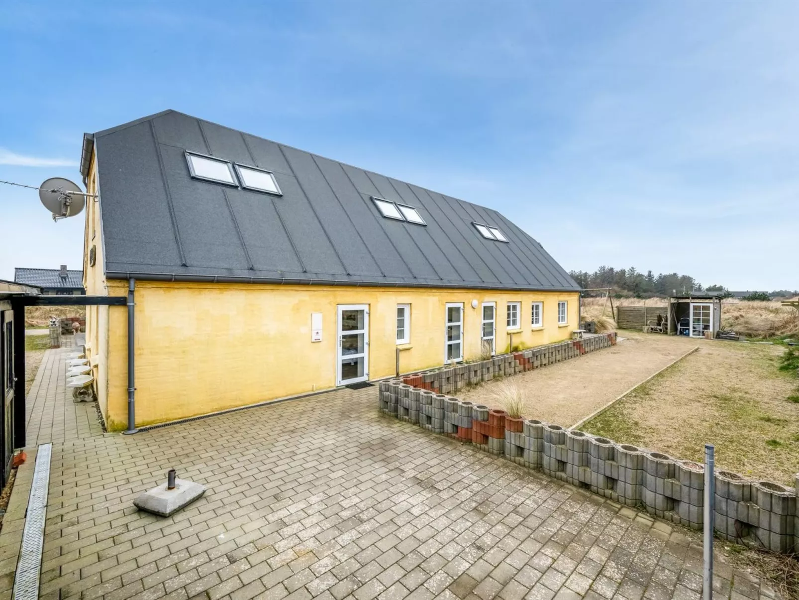 "Nafne" - 1.2km from the sea-Buiten