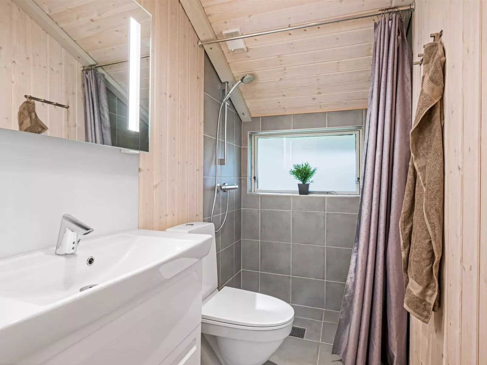 "Orm" - 2.3km from the sea-Binnen