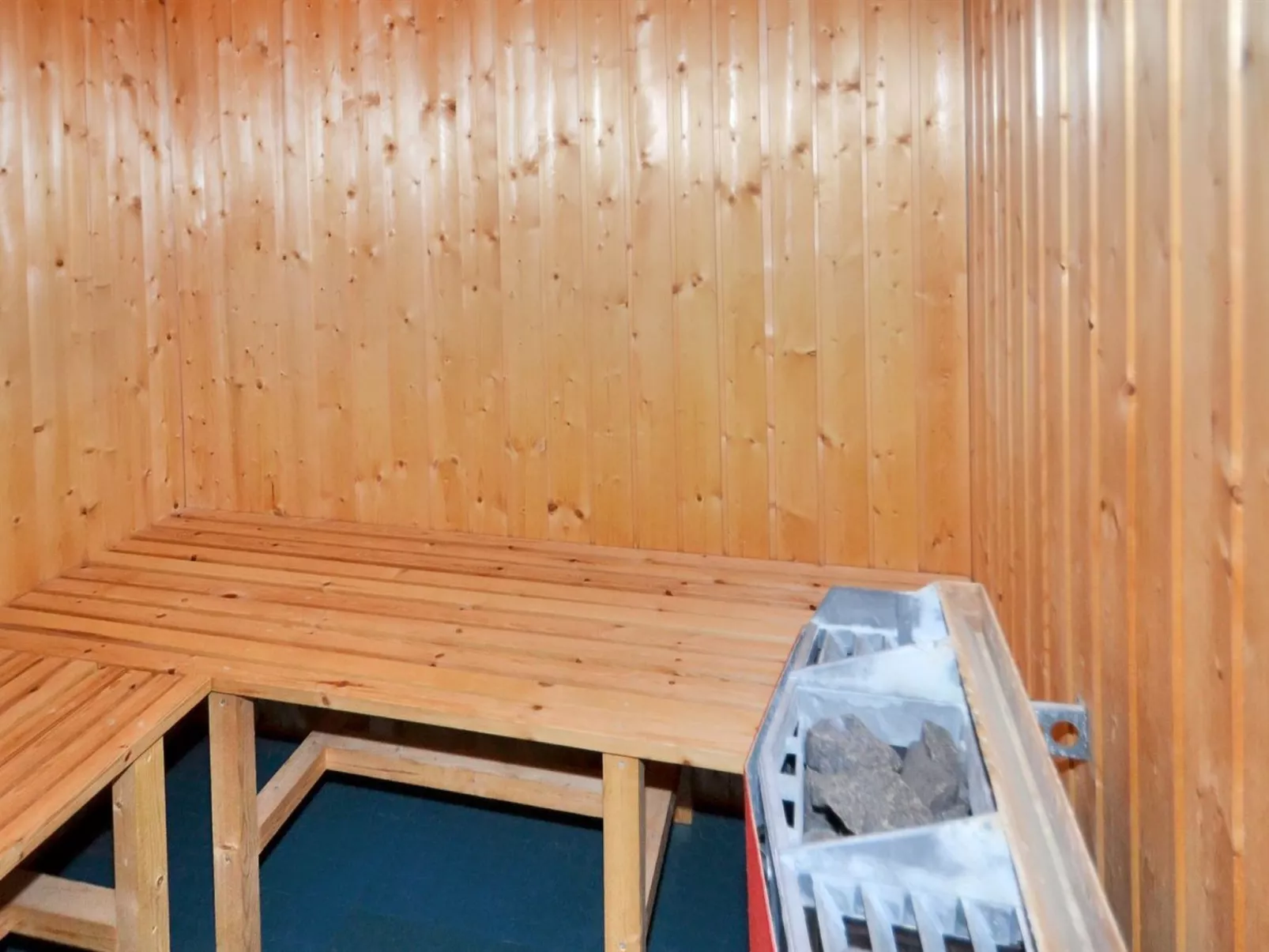 "Augustine" - 1.6km from the sea-Binnen