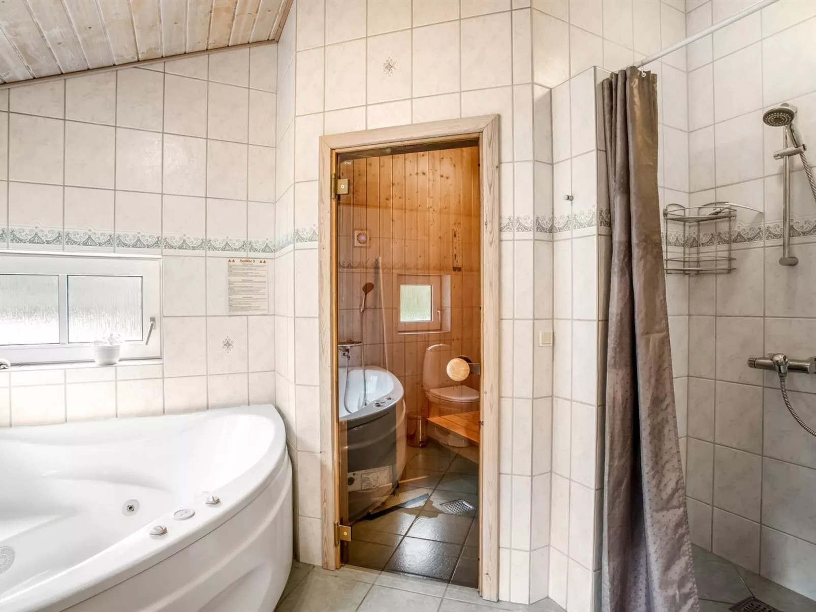 "Ronna" - 2.2km from the sea-Binnen