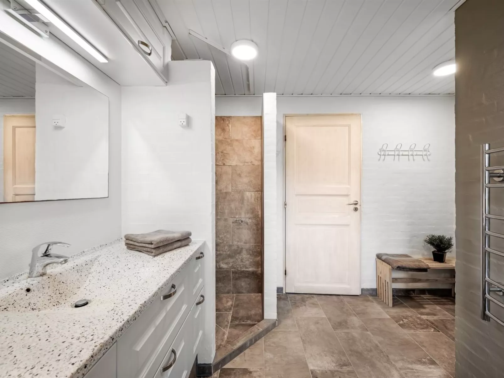 "Alwina" - 2.5km from the sea-Binnen