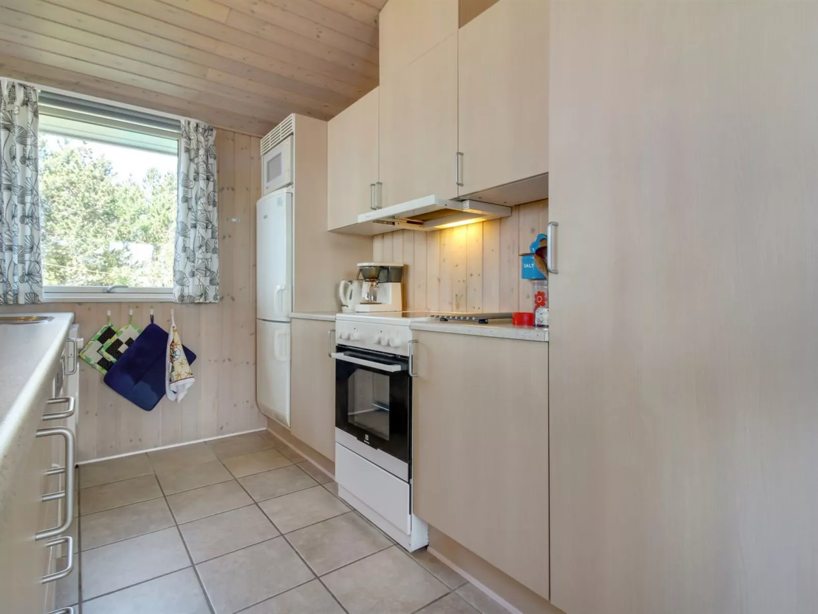 "Nadia" - 1.7km from the sea-Binnen