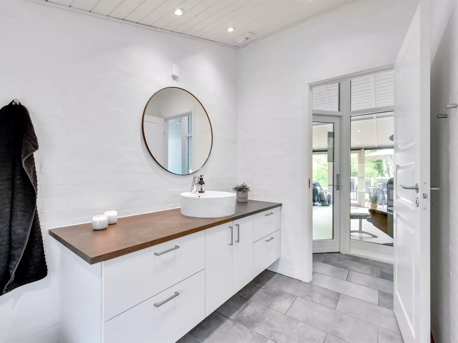 "Liviana" -  from the sea-Binnen