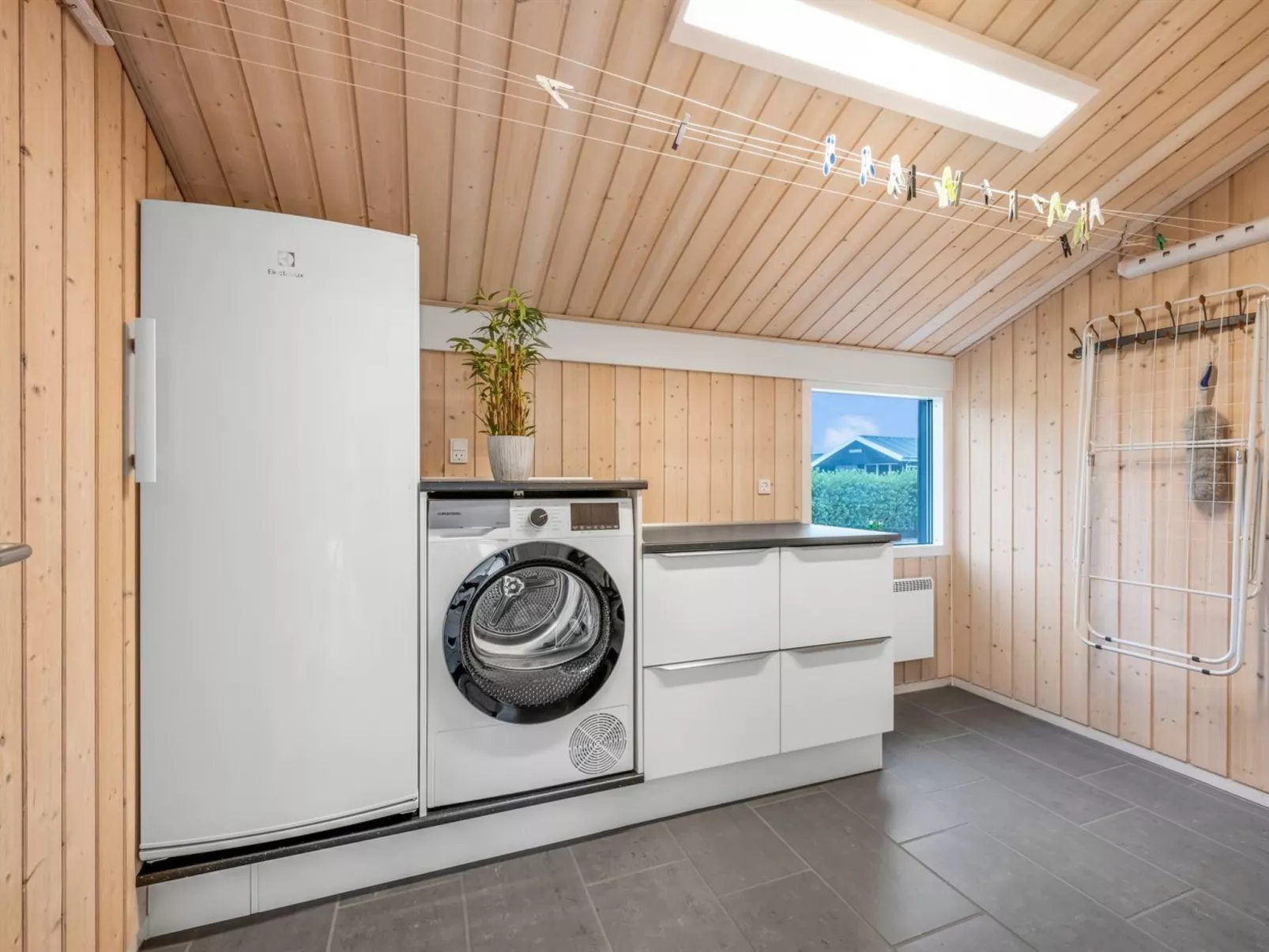 "Noreen" - 1.4km to the fjord-Binnen