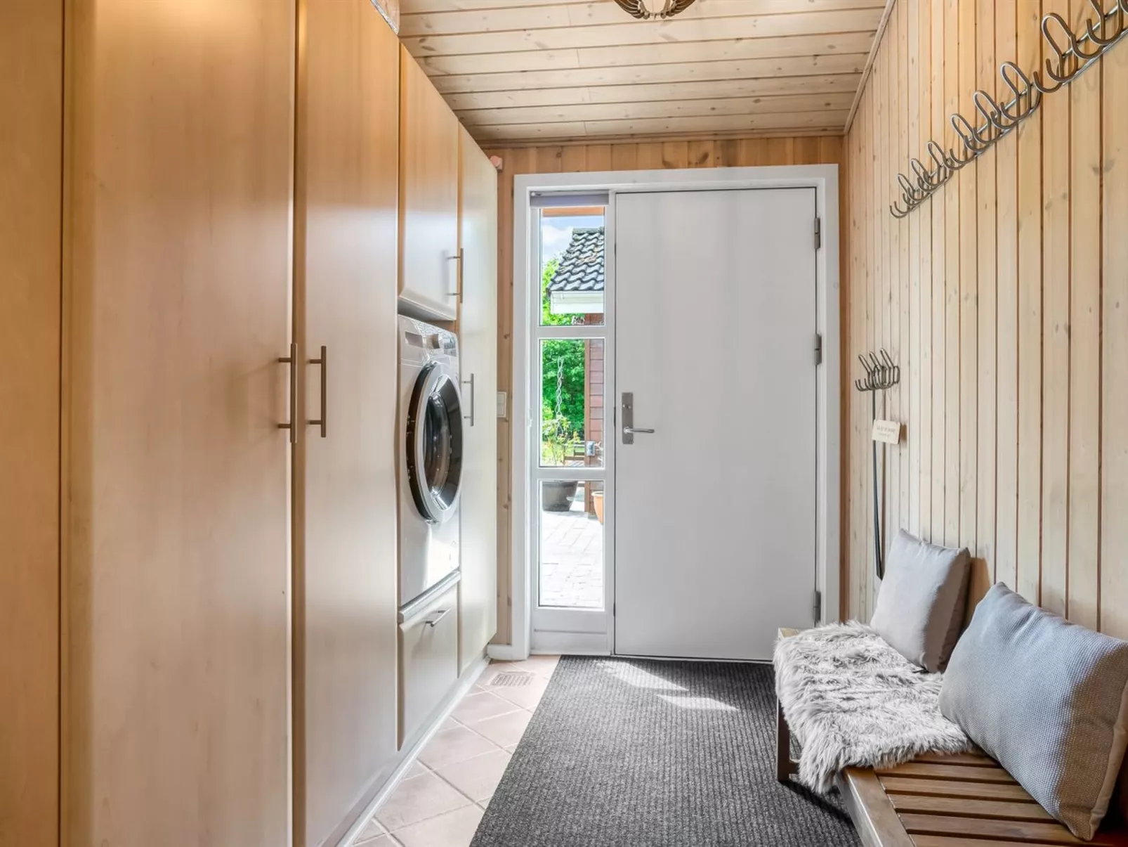 "Mauri" -  from the sea-Binnen