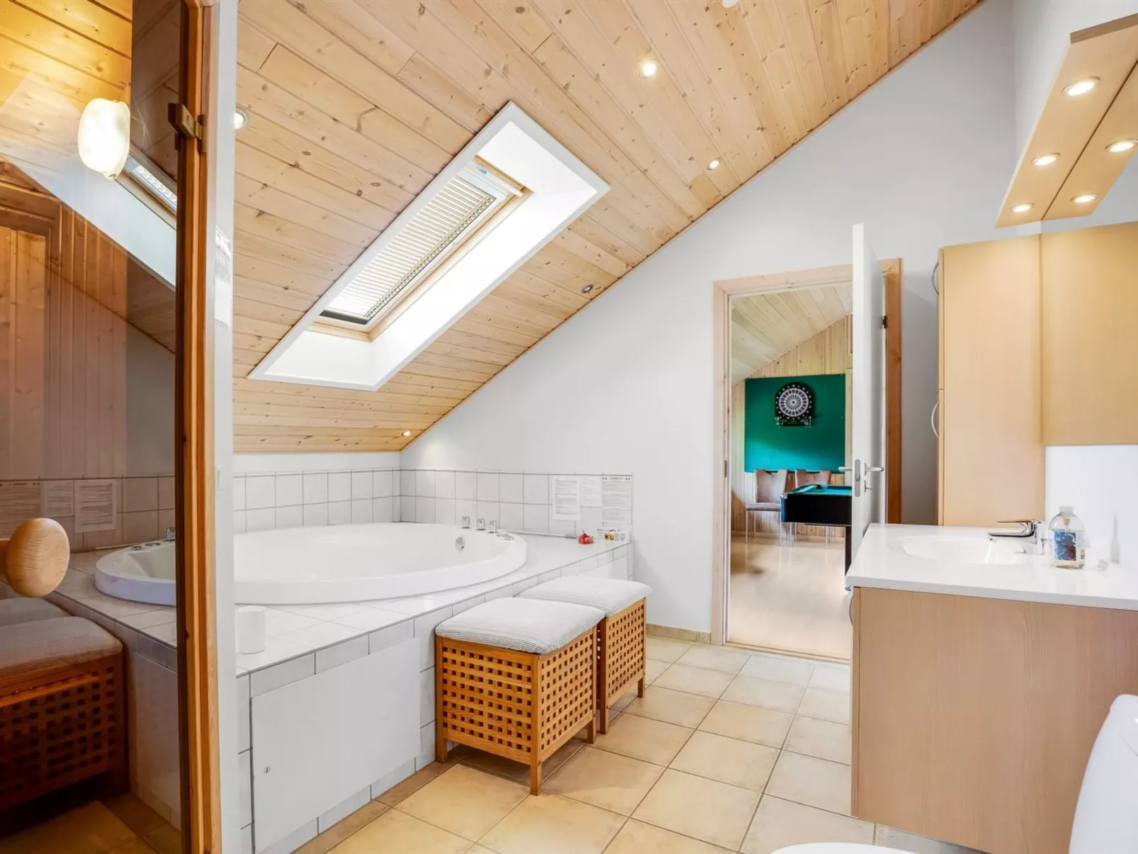 "Gudlaug" - 1km from the sea-Binnen