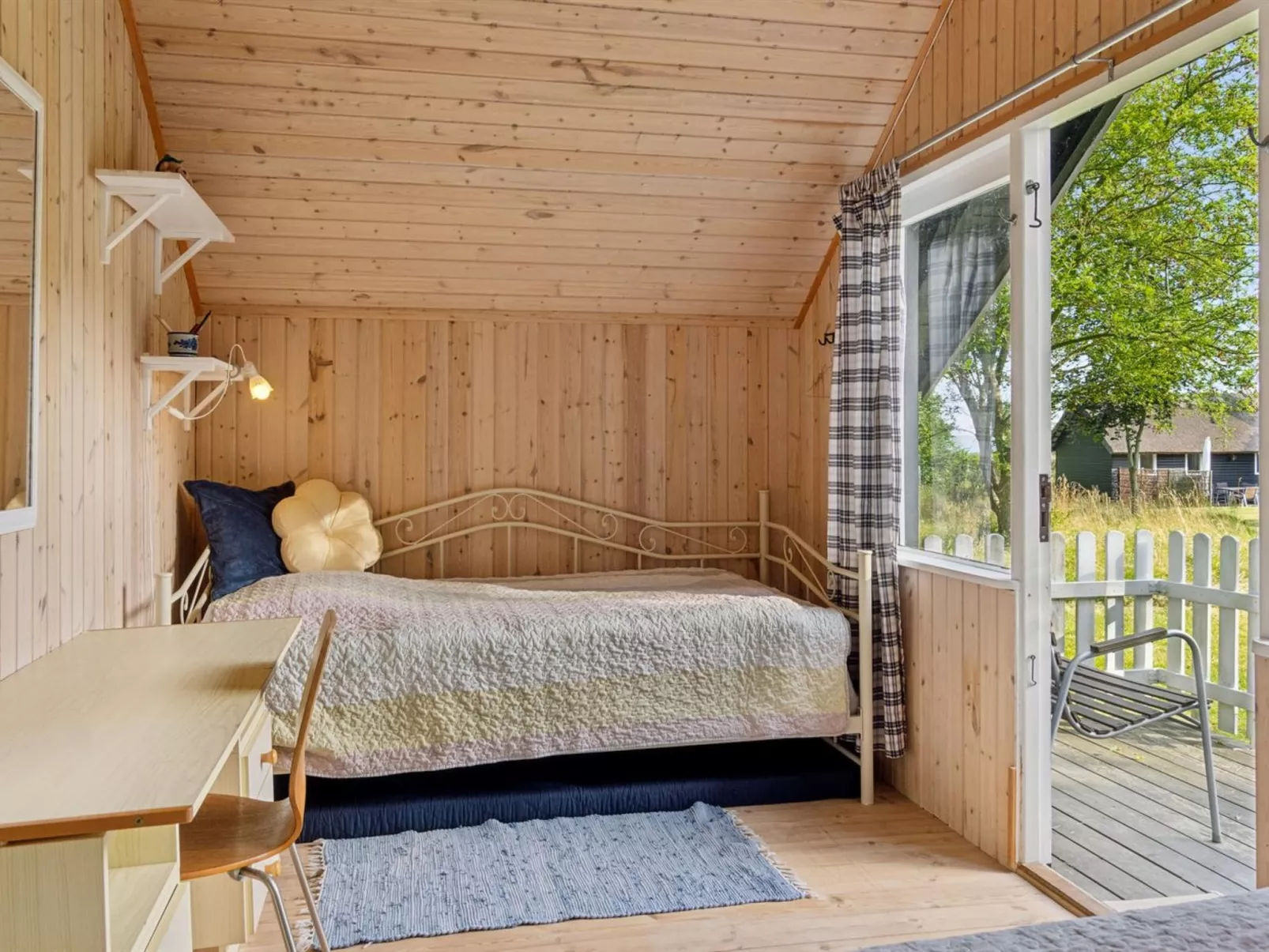 "Emeli" - 100m from the sea-Binnen