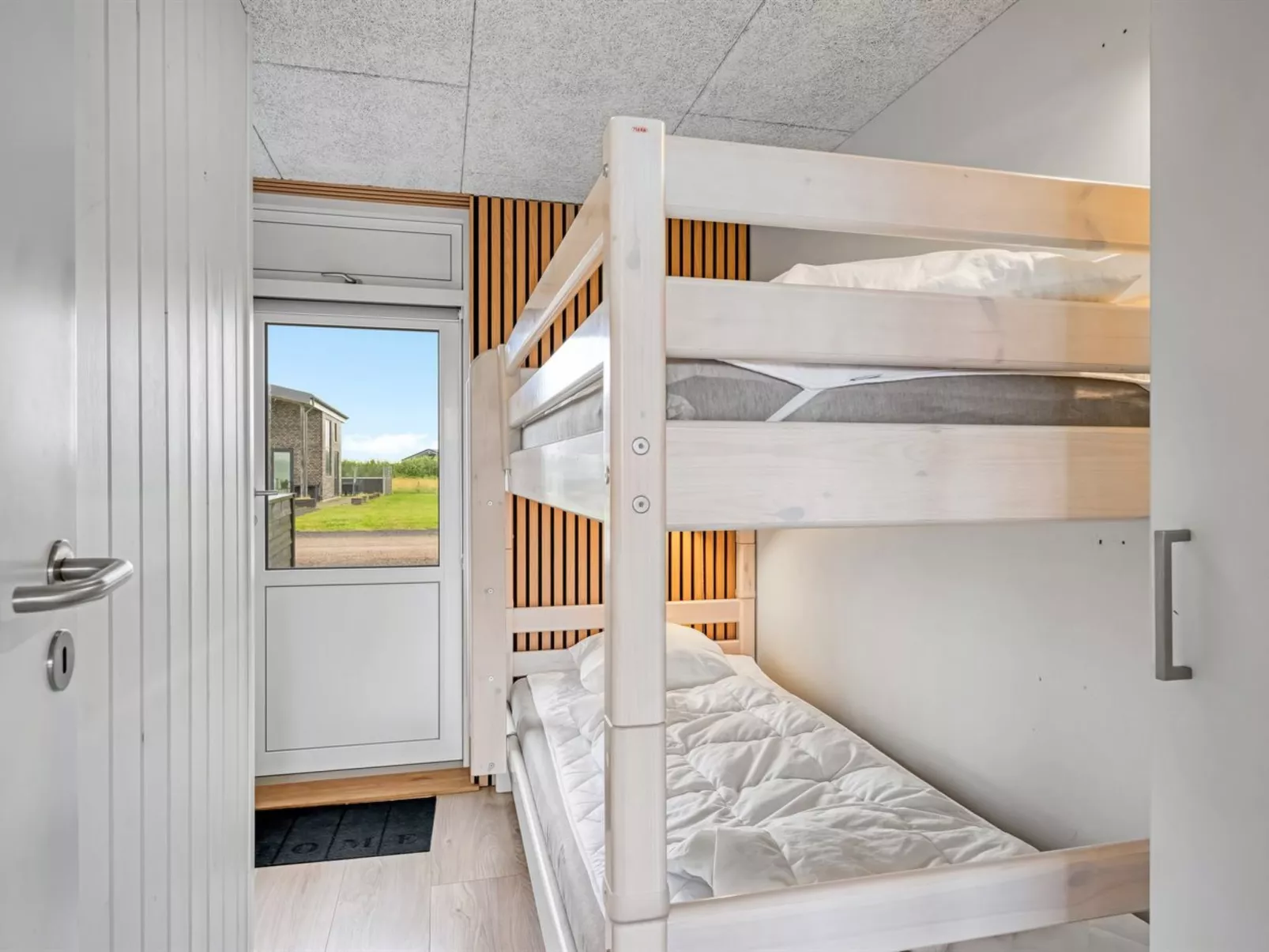 "Antonelle" -  from the sea-Binnen