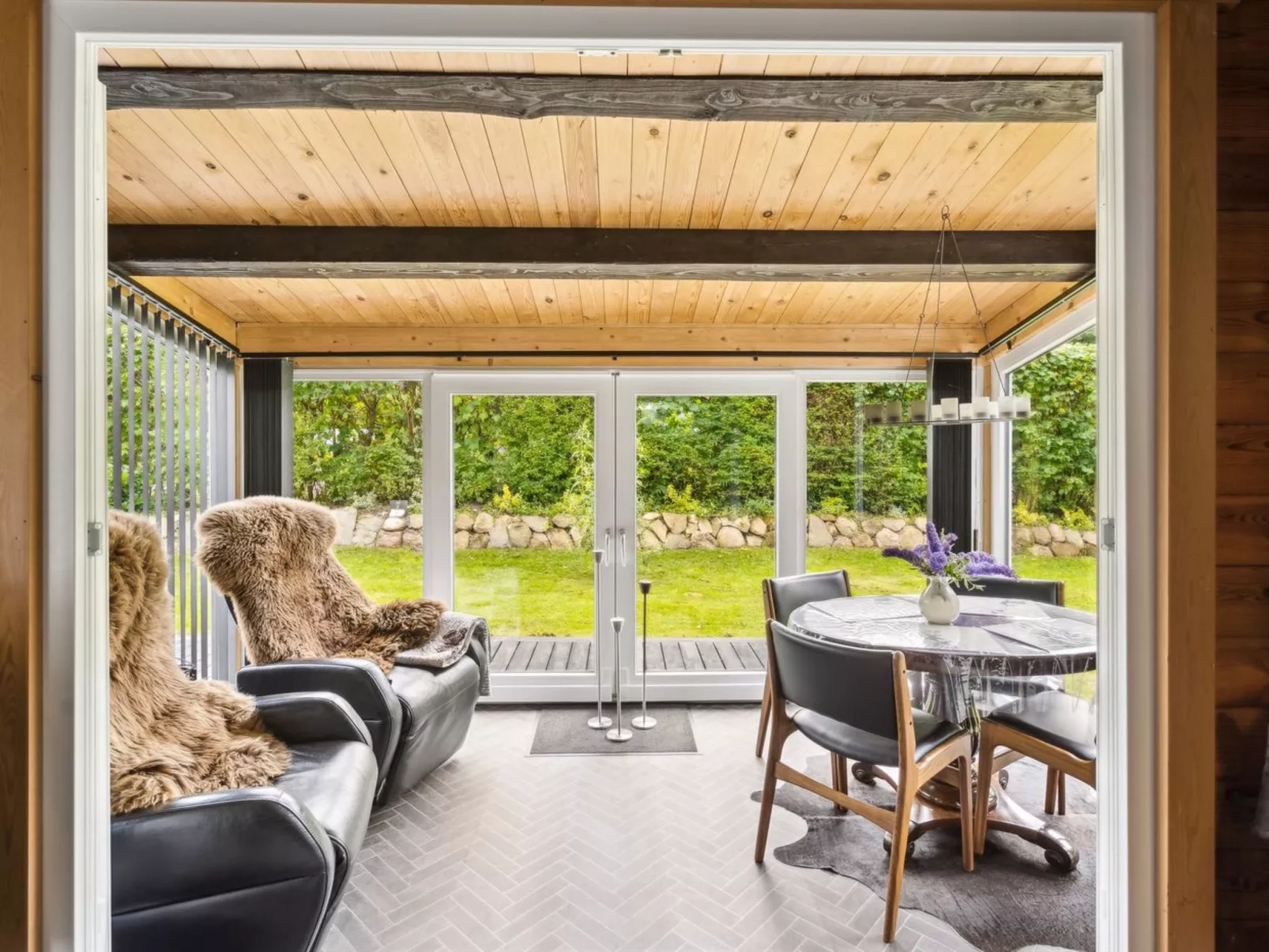 "Araminta" - 800m from the sea-Binnen