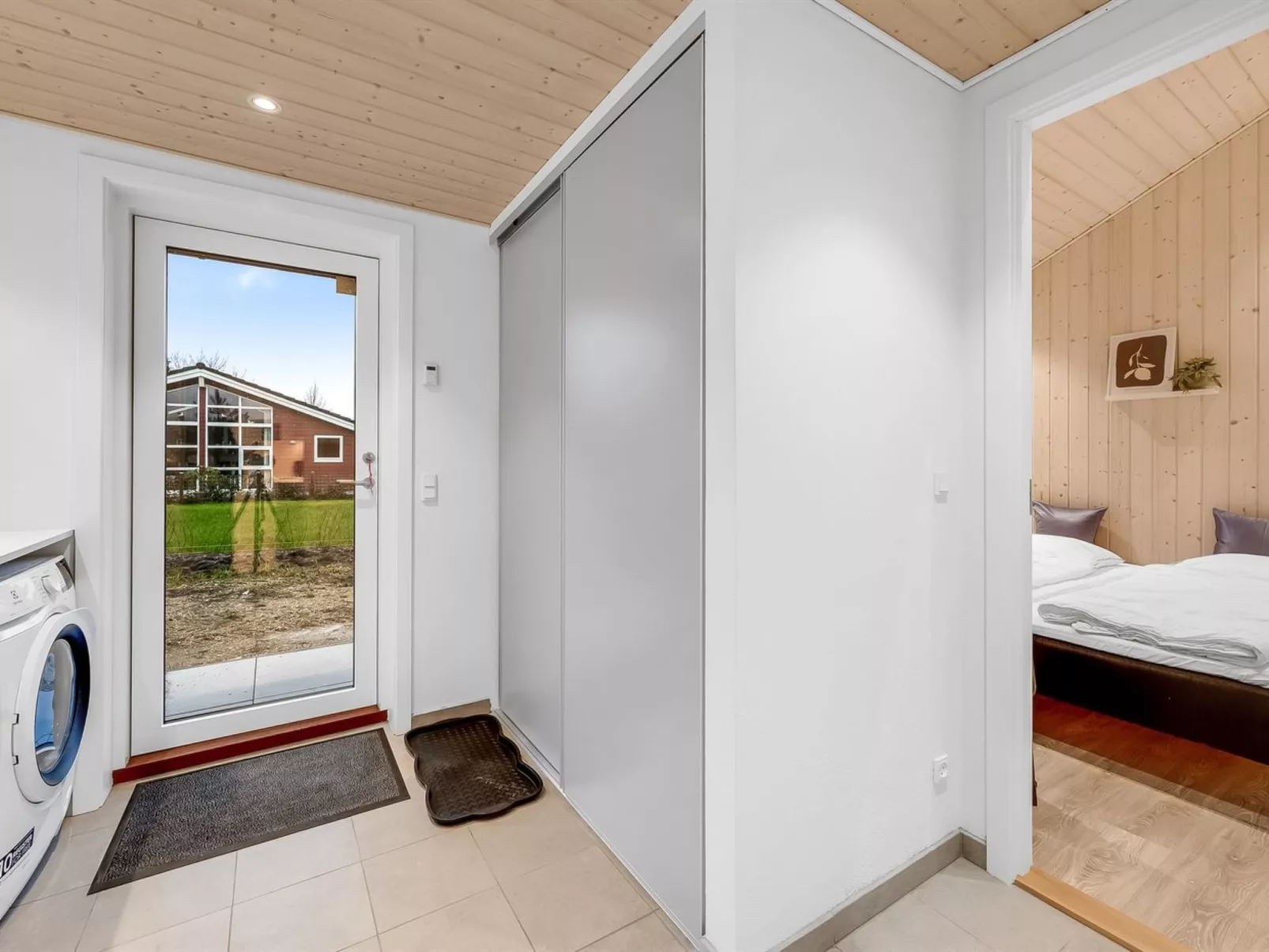 "Corina" - 850m to the fjord-Binnen