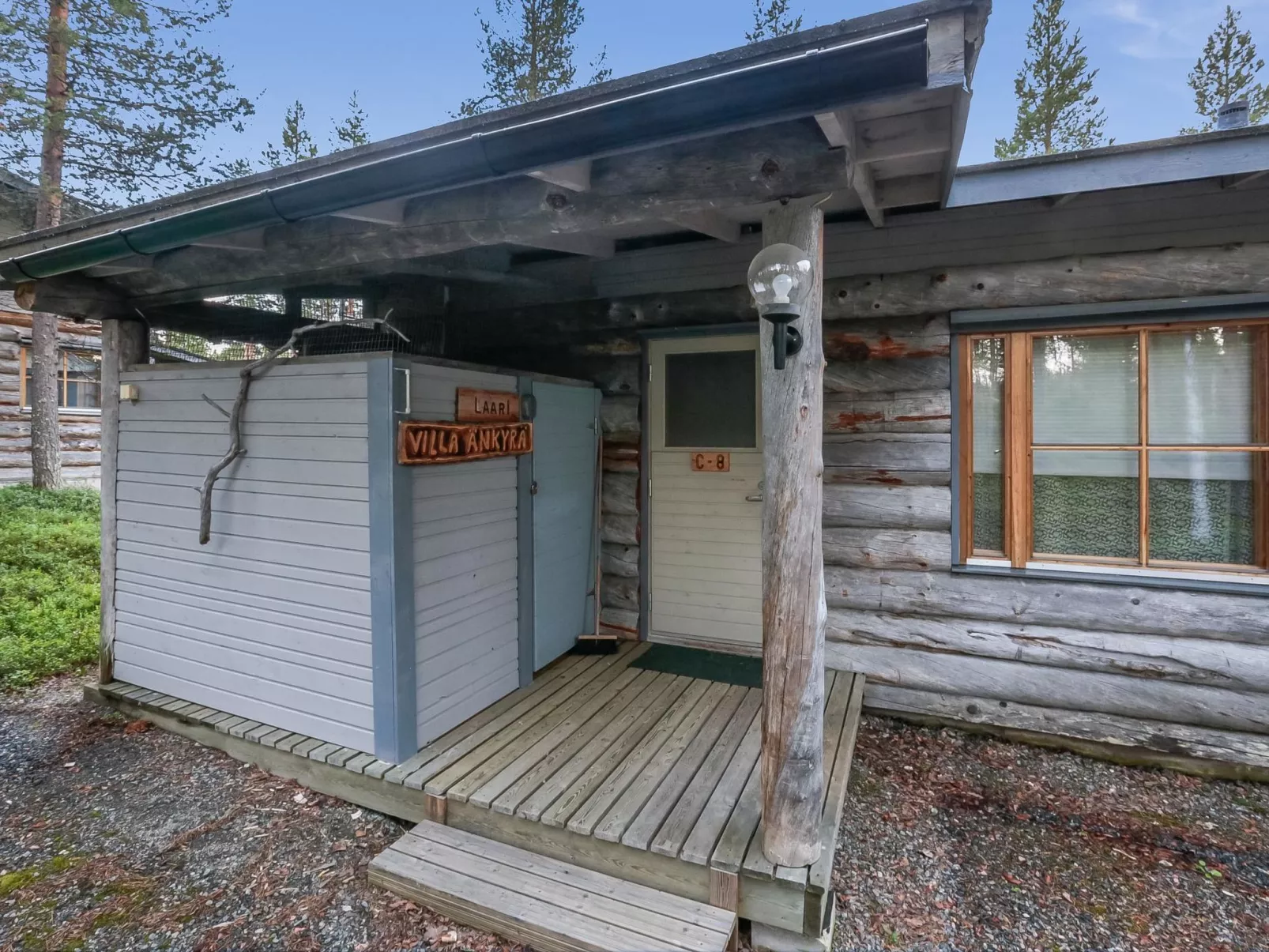 Ylläsrivit c 8 / villa änkyrä - Binnen