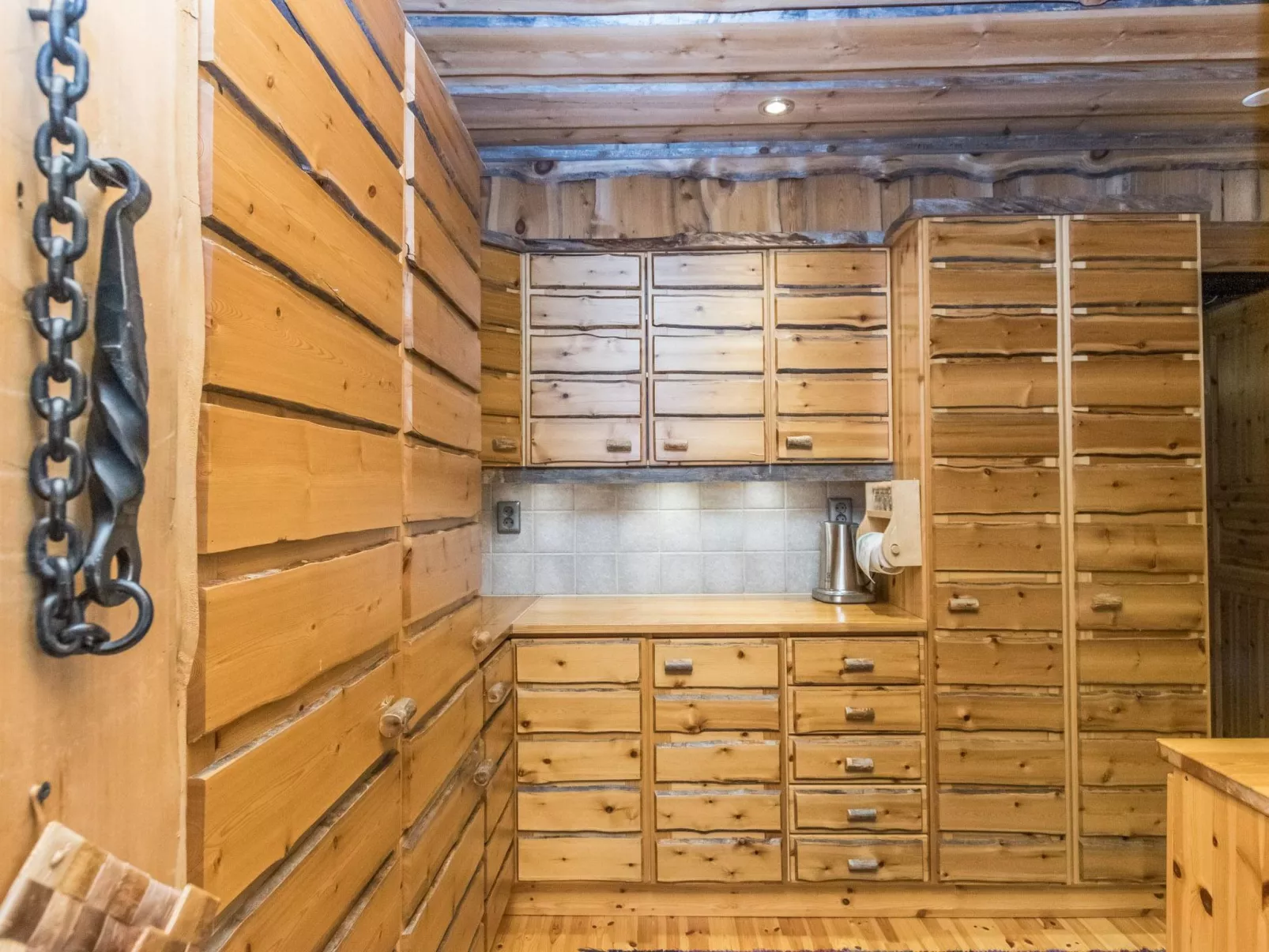 Waskooli saaga-Binnen