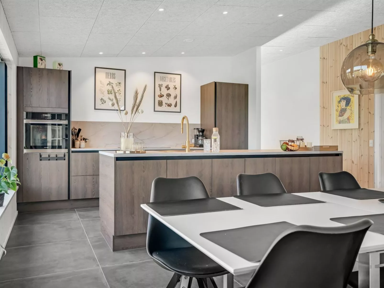 "Ilze" -  from the sea-Binnen