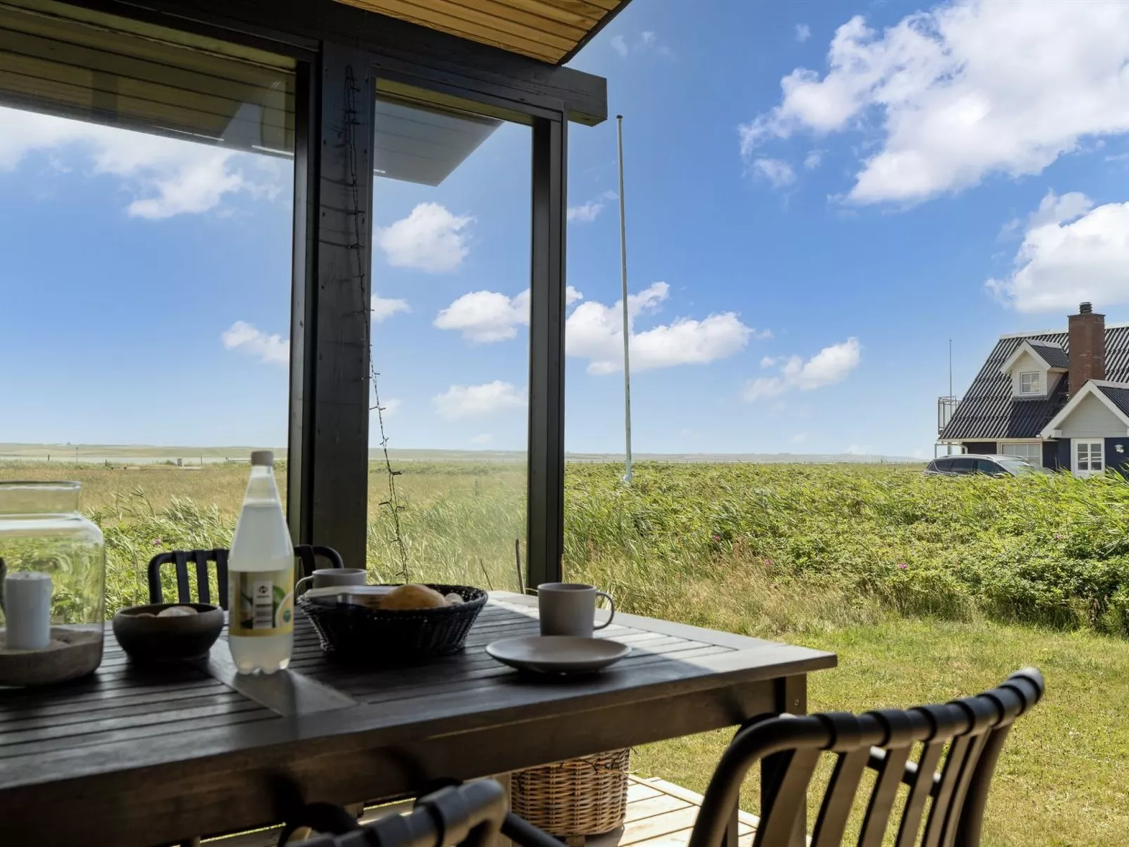 "Waghn" - 250m from the sea-Buiten
