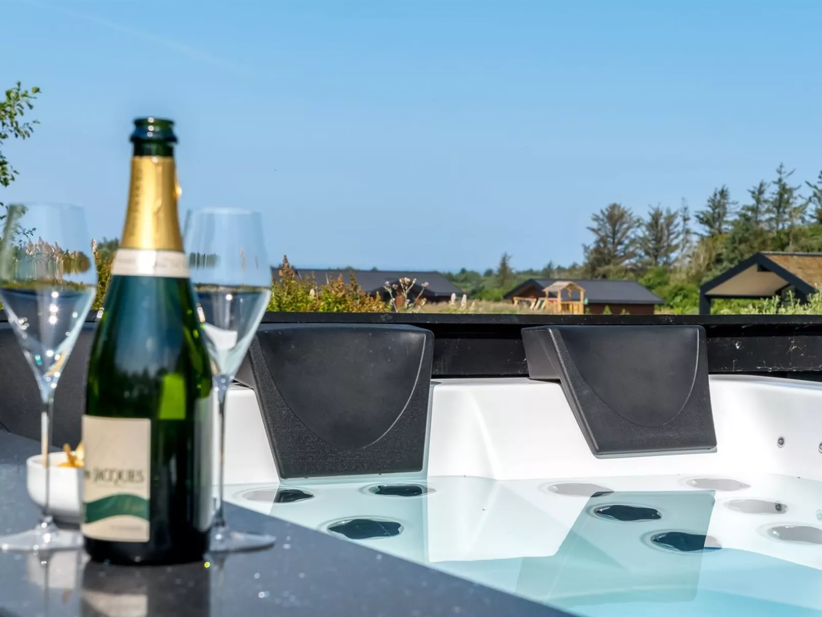 "Ilya" - 1.7km from the sea-Binnen