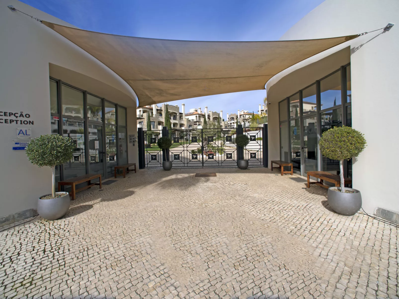 Pine Hills Reva Santuary Modern Elegance-Buiten