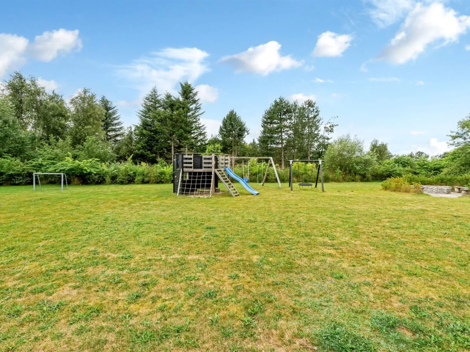 "Sunna" - 1.2km from the sea-Buiten