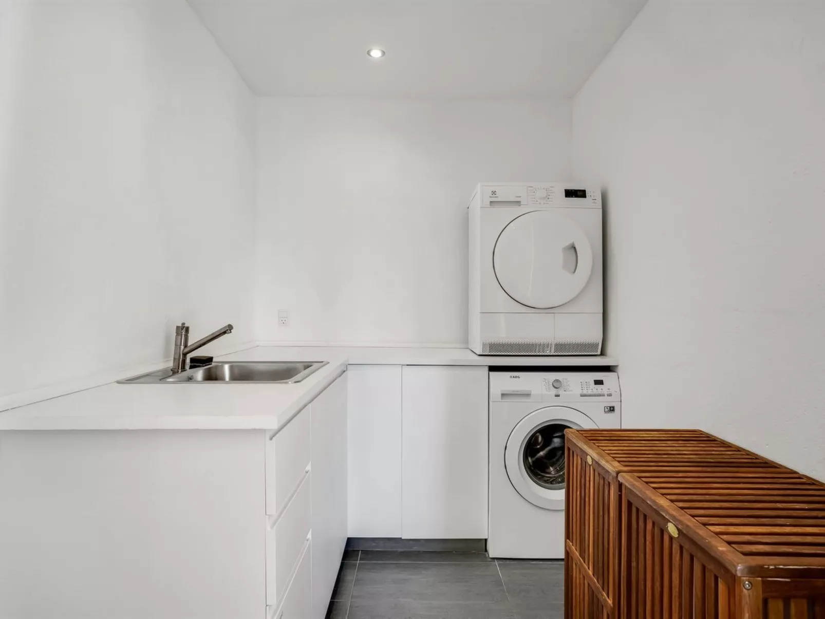 "Judit" - 10m from the sea-Binnen