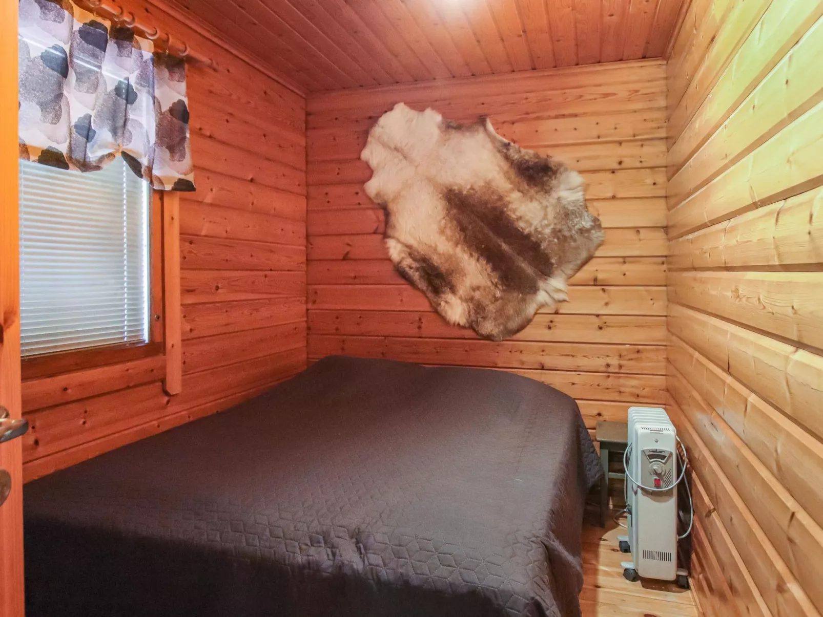 Aurinkoalppi 11a paritalon yläkerta-Binnen