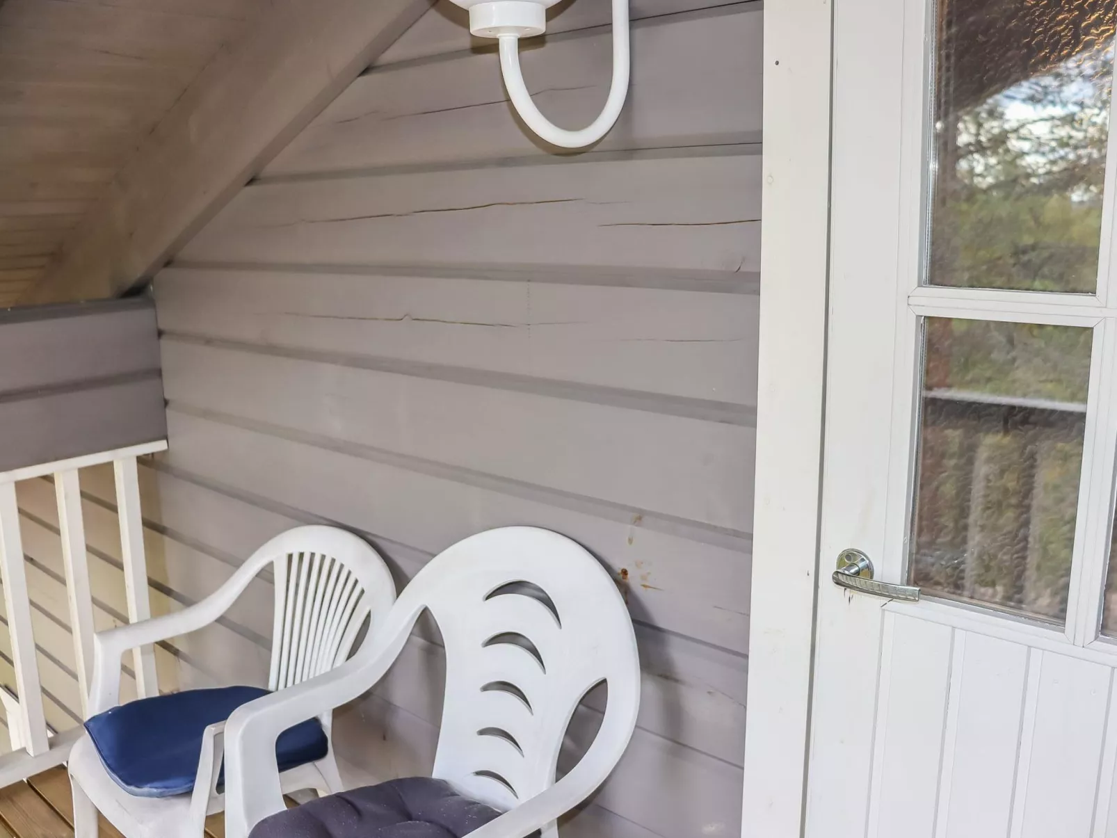 Hallanhelmi a paritalo-Binnen