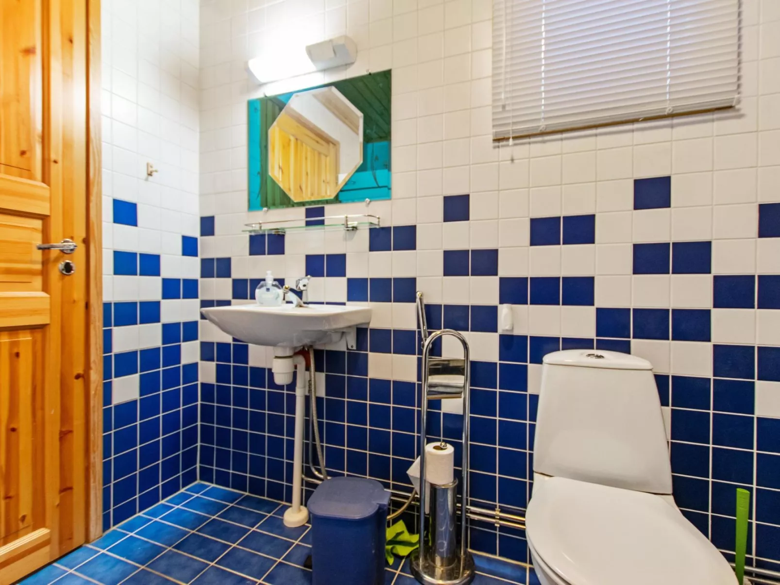 Lomataivas mökki-Binnen