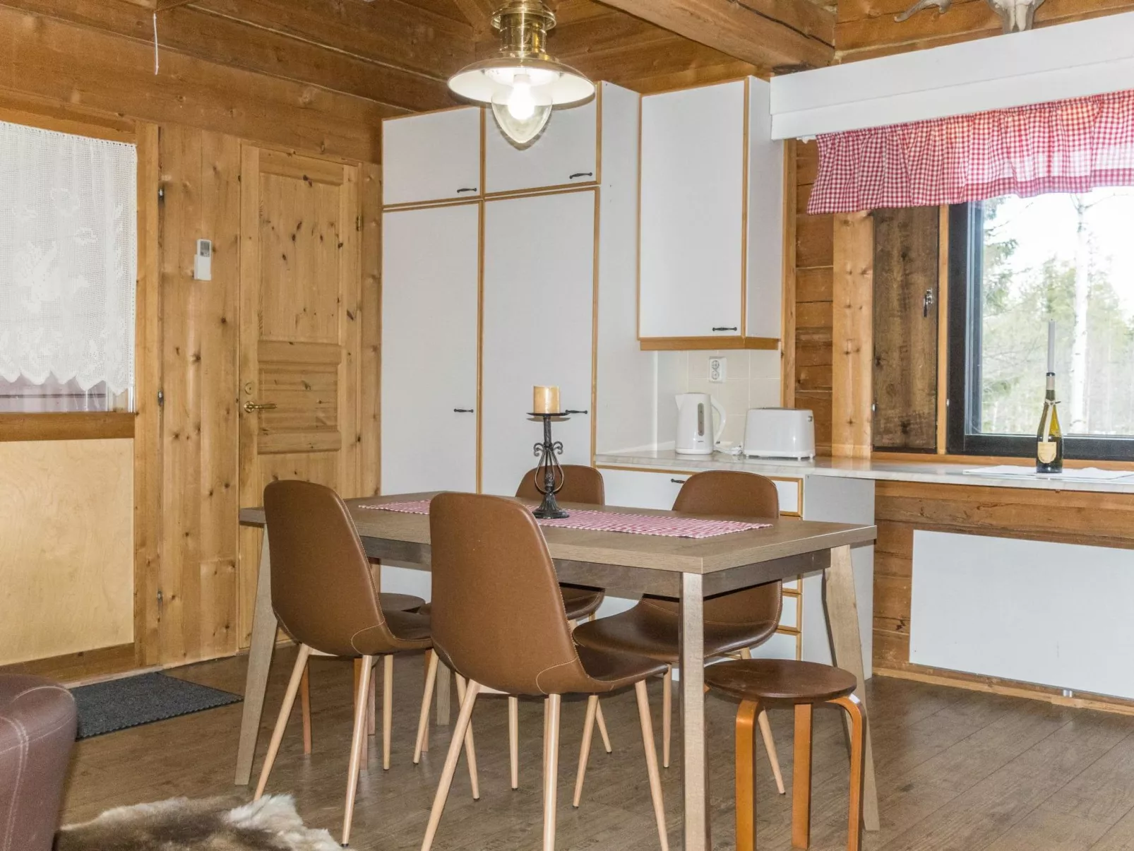 Old logger´s house-Binnen