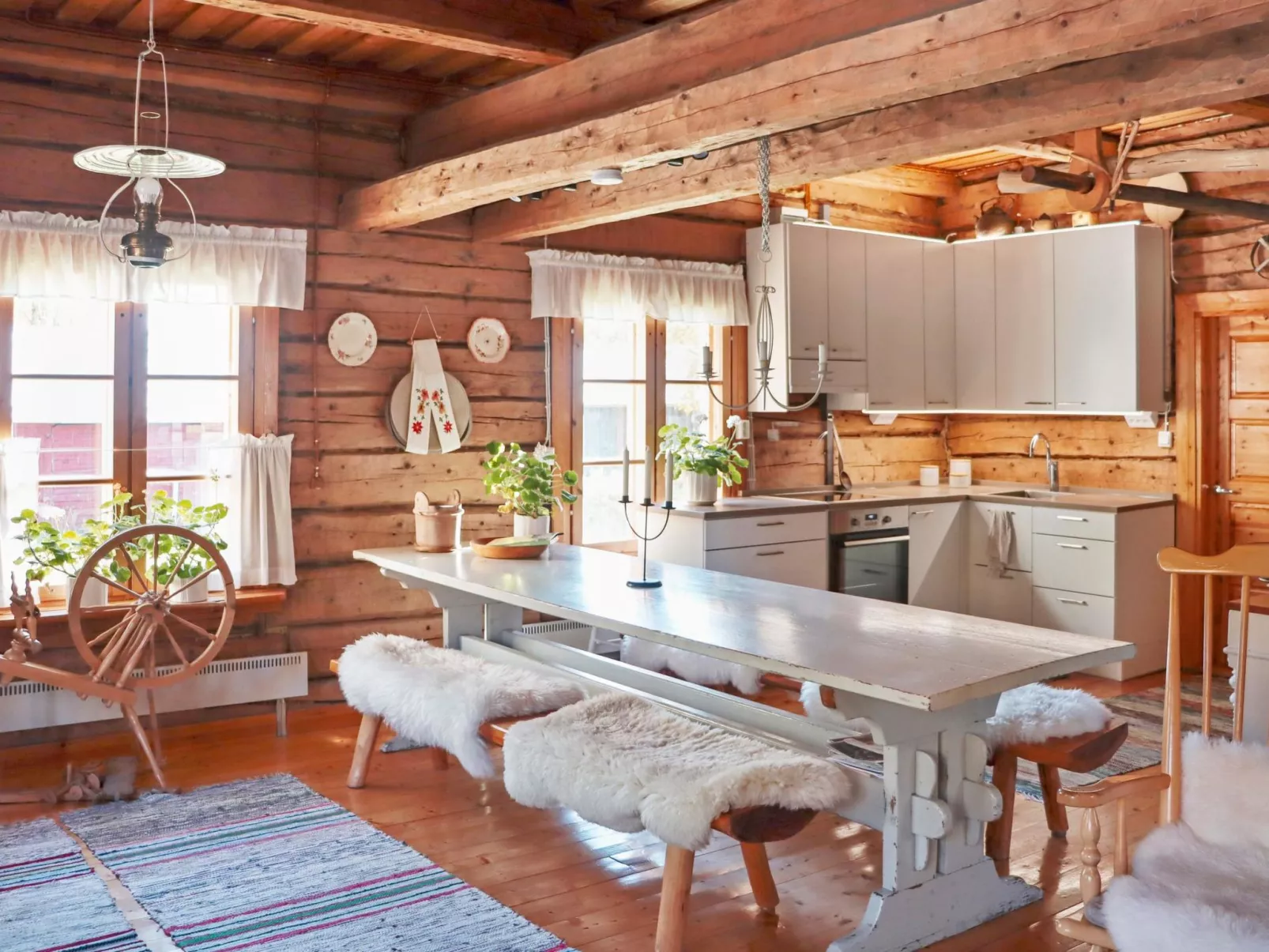 Laattajan hirsipirtti-Binnen