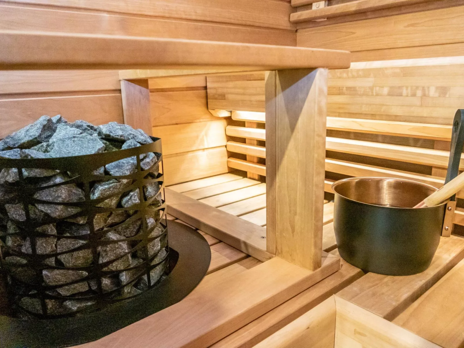 Saukonpesä b-Binnen