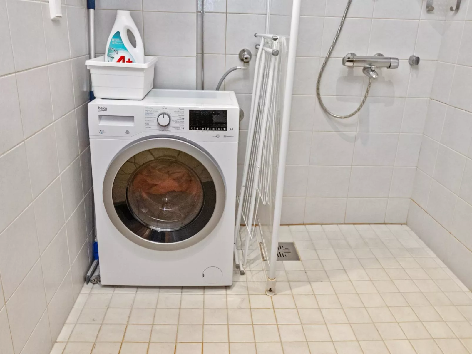 Tintin mökki-Binnen