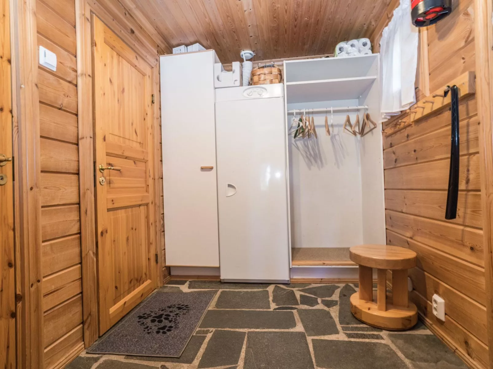 Uolevintie 39a-Binnen