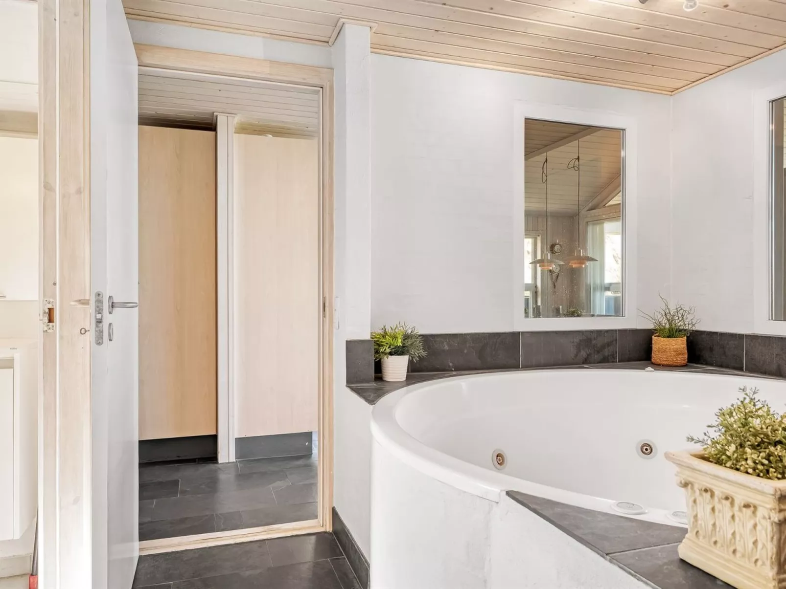 "Elni" - 350m from the sea-Binnen