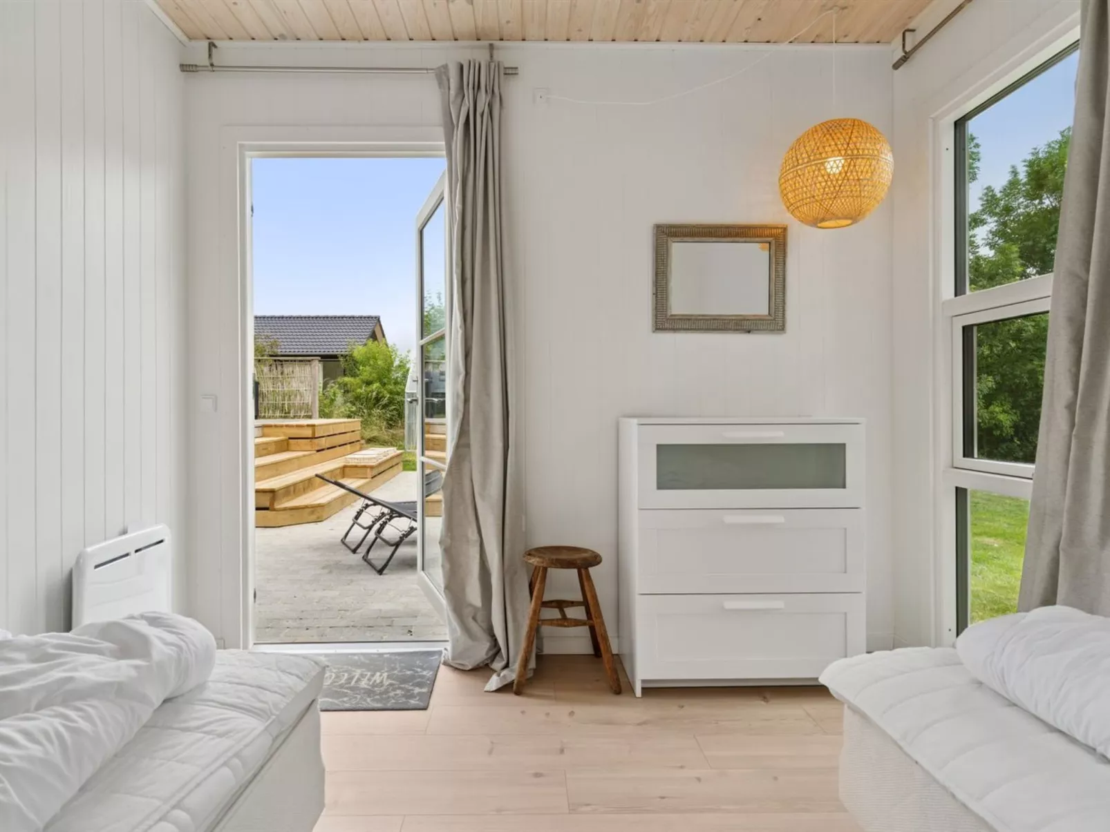 "Esme" - 225m to the fjord-Binnen