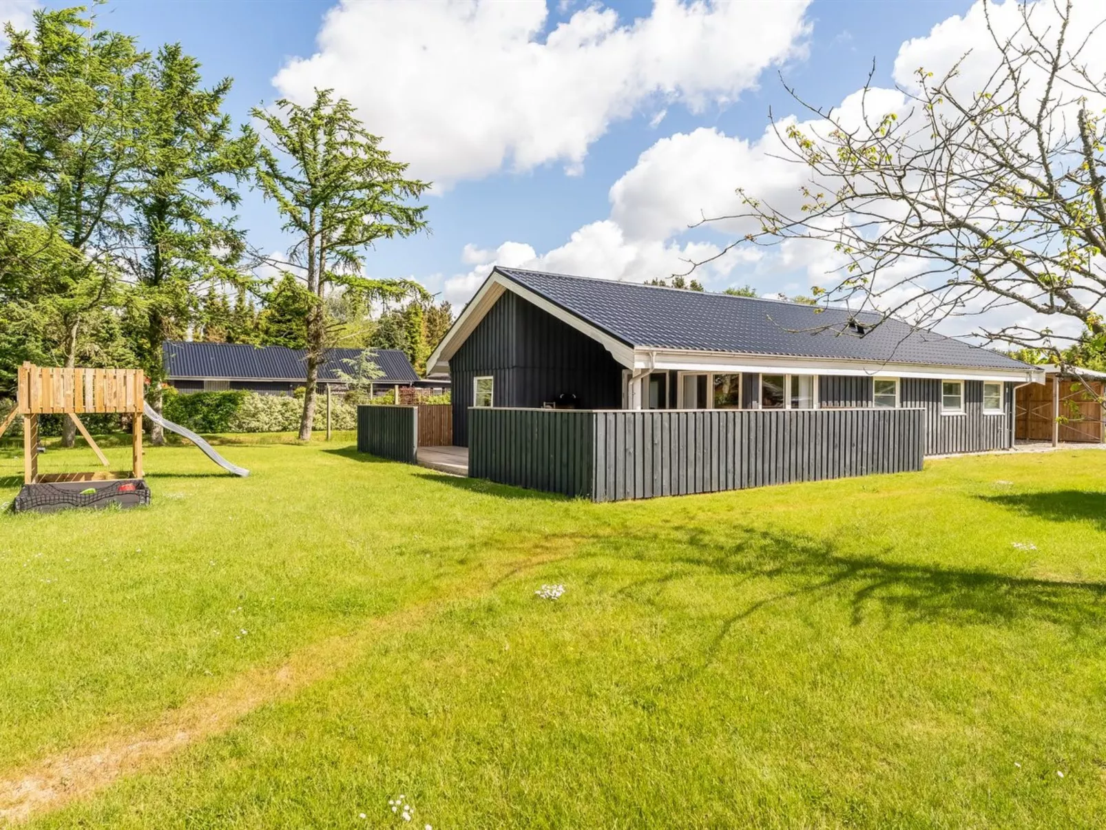 "Ebertine" - 740m to the fjord-Buiten