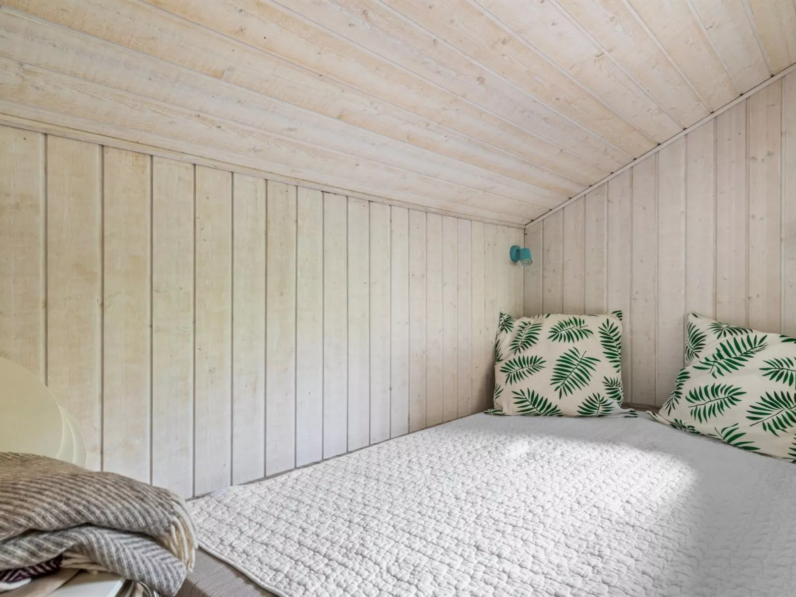 "Hennrik" - 240m from the sea-Binnen