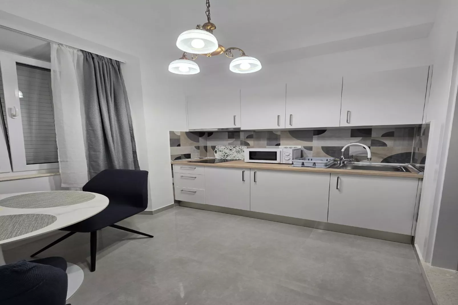Anima Mea Old Town Apartments- Premium Apartment with Balcony-Keuken