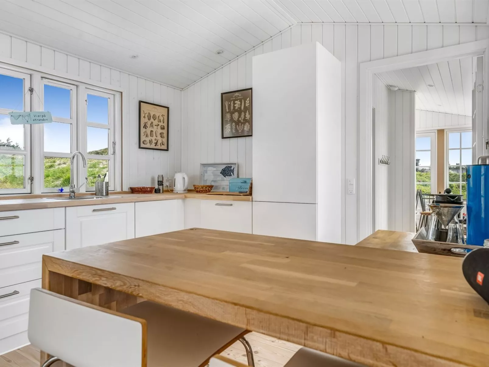 "Thine" - 250m from the sea-Binnen