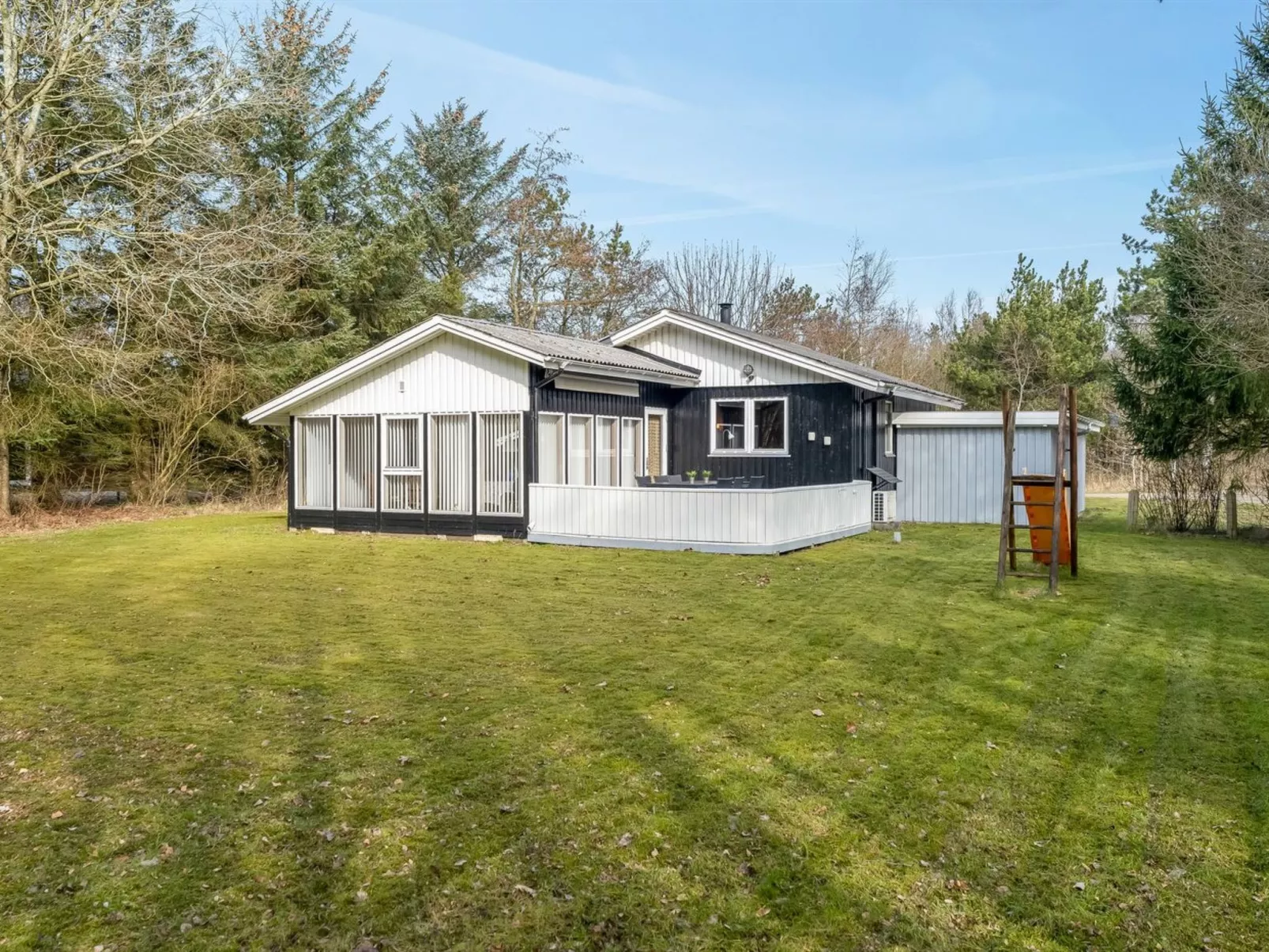 "Iris" - 200m to the fjord-Buiten