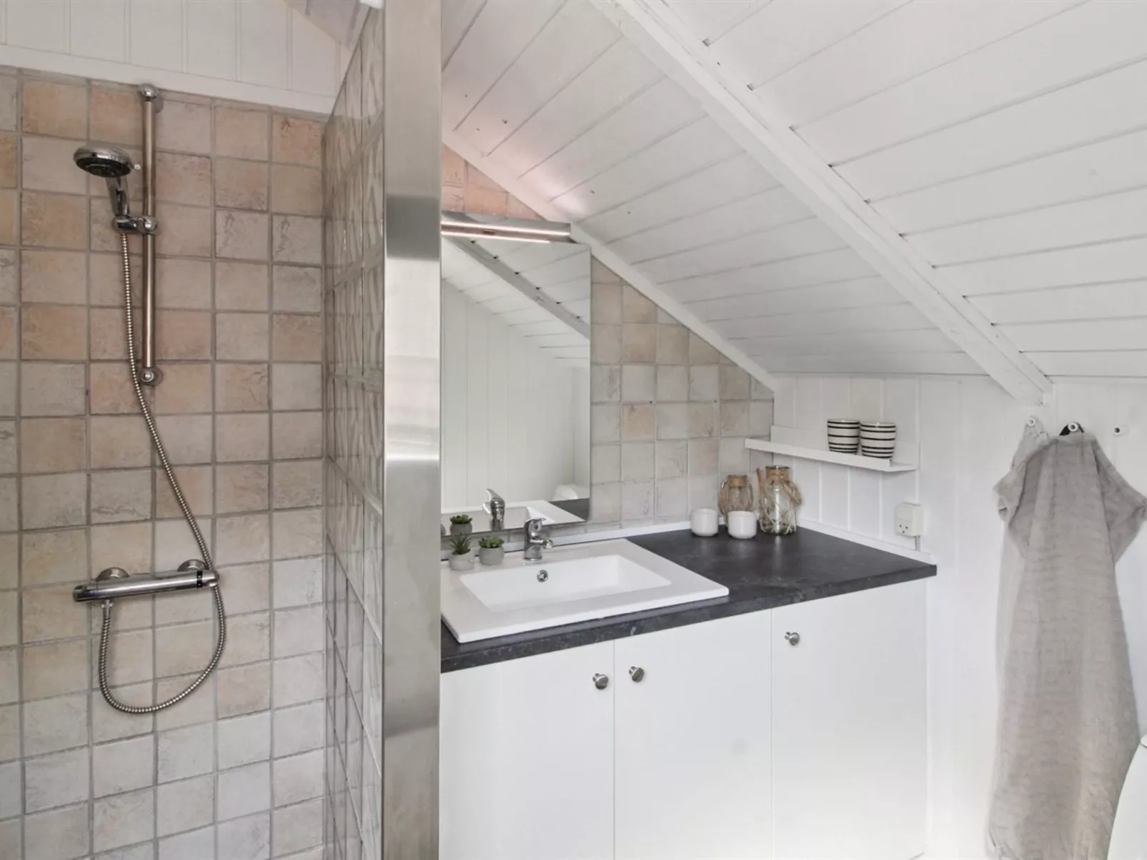 "Helke" - 30km from the sea-Binnen