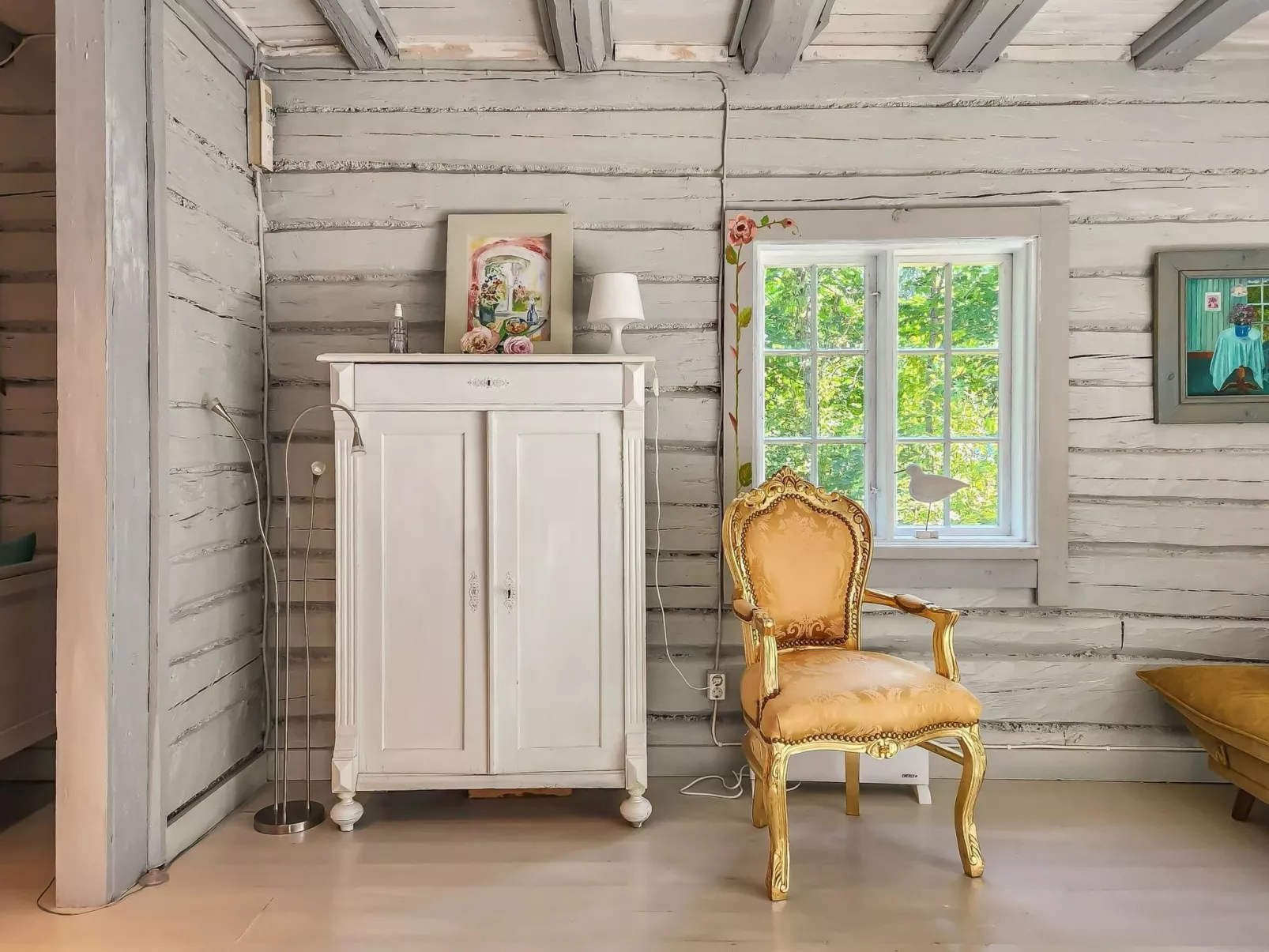 Den lilla röda stugan-Binnen