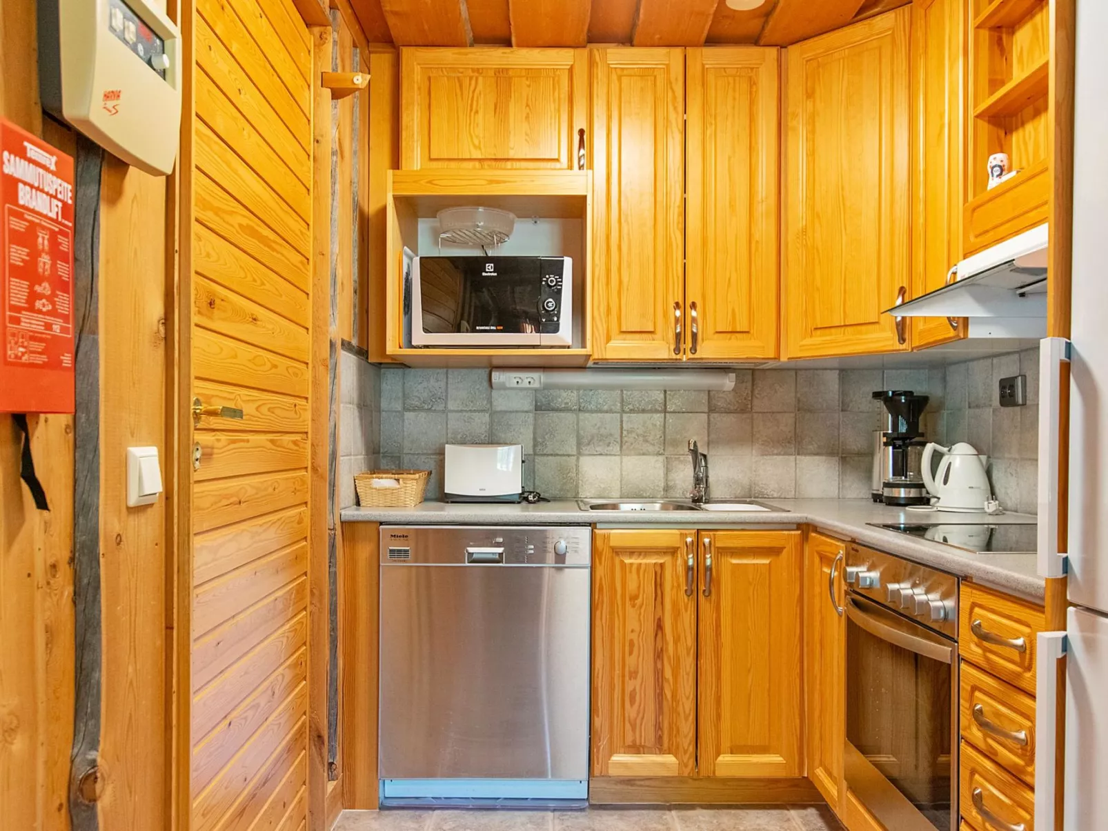 Sokosti - puilakka 4-Binnen