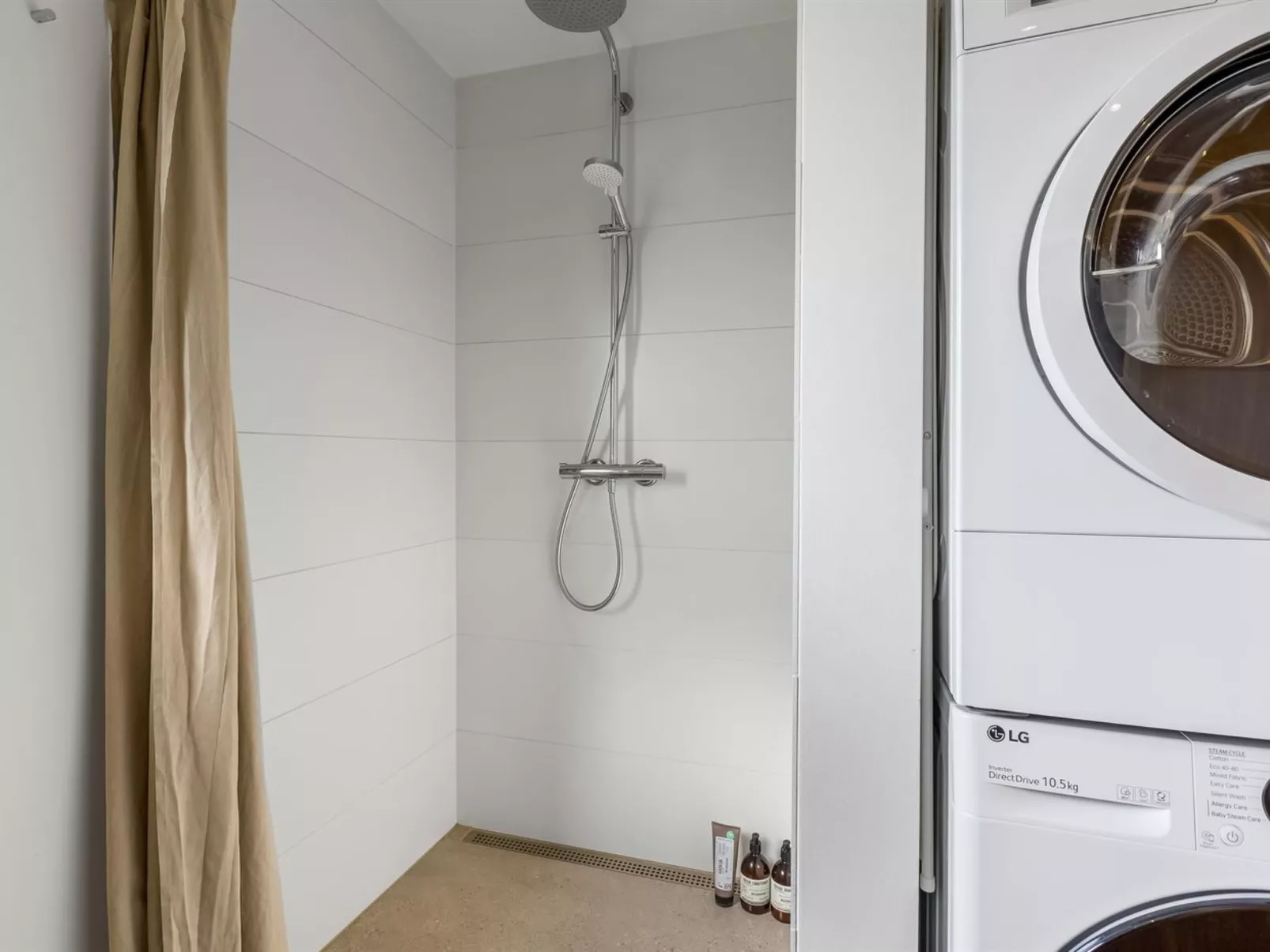 "Hubertina" - 75m from the sea-Binnen