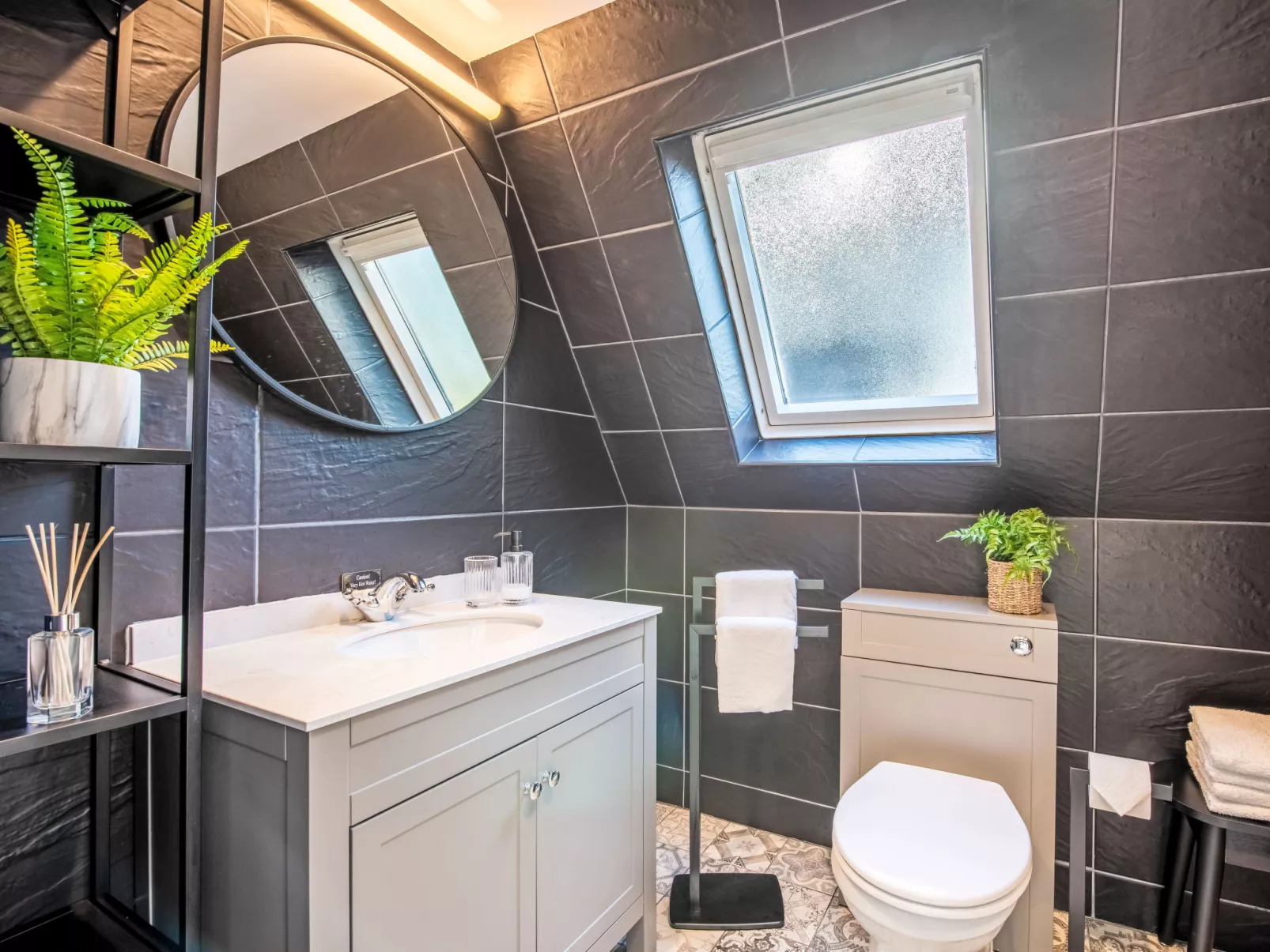 Pine Needle Lodge-Binnen